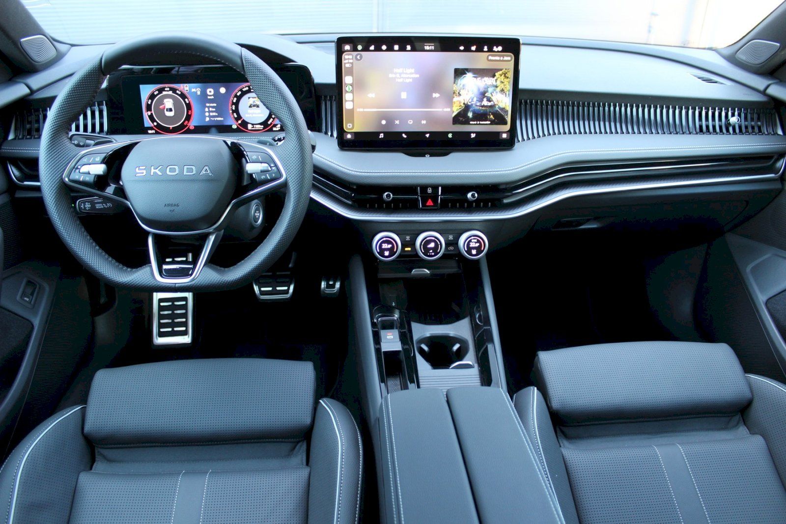 Škoda Superb, 2.0TSI/195kW SPORTLINE MAX - fotka 5