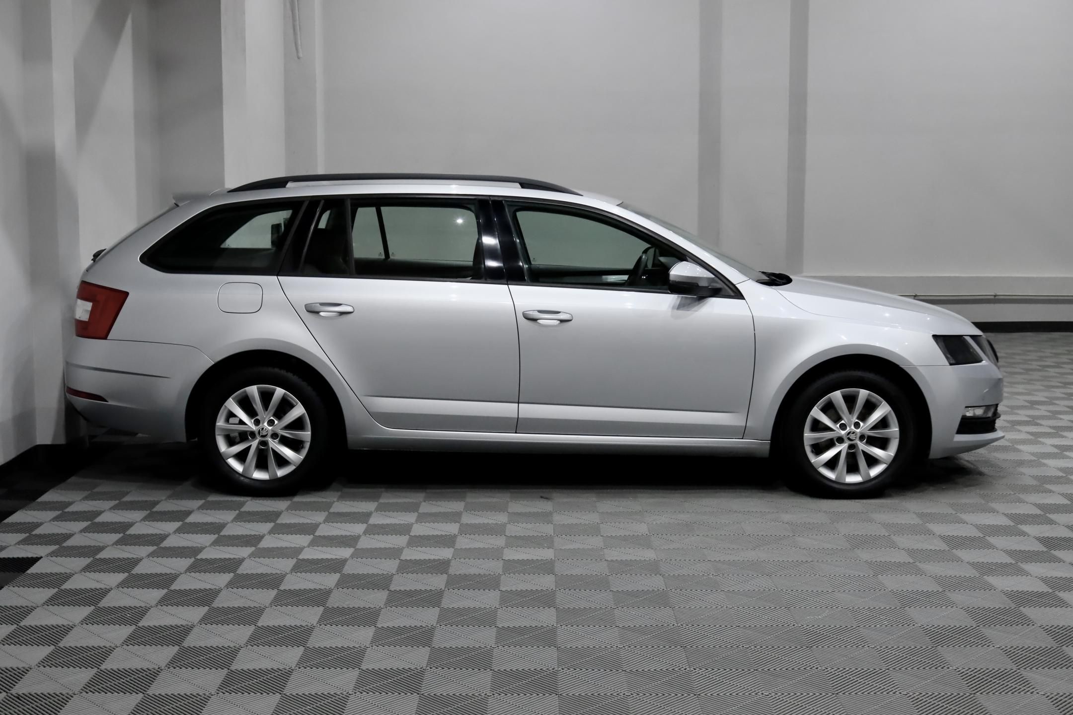 Škoda Octavia, 3 FL Combi 1.4 TSI 110 kW - fotka 5