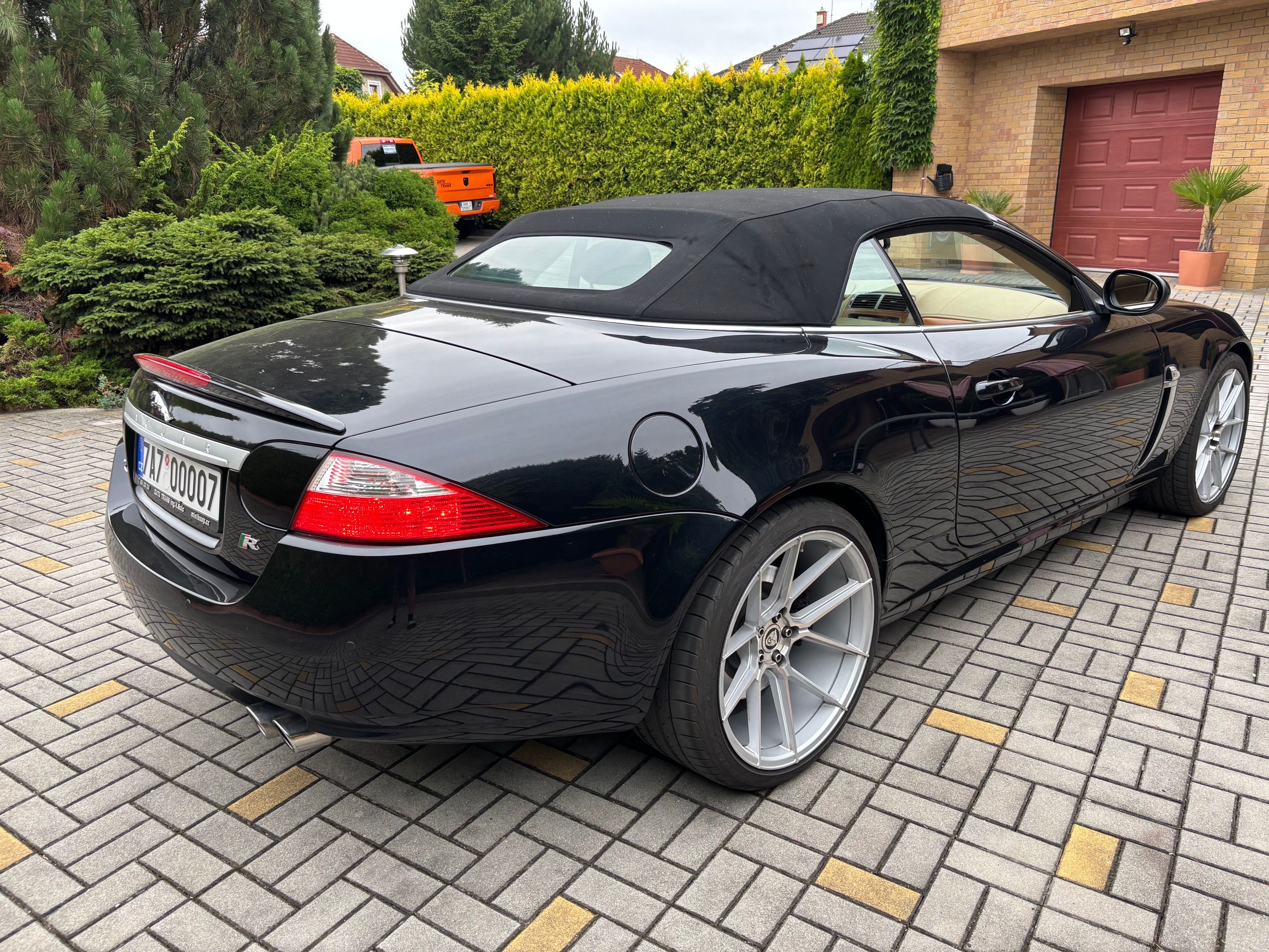 Jaguar XKR, krásné rychlé auto - fotka 3