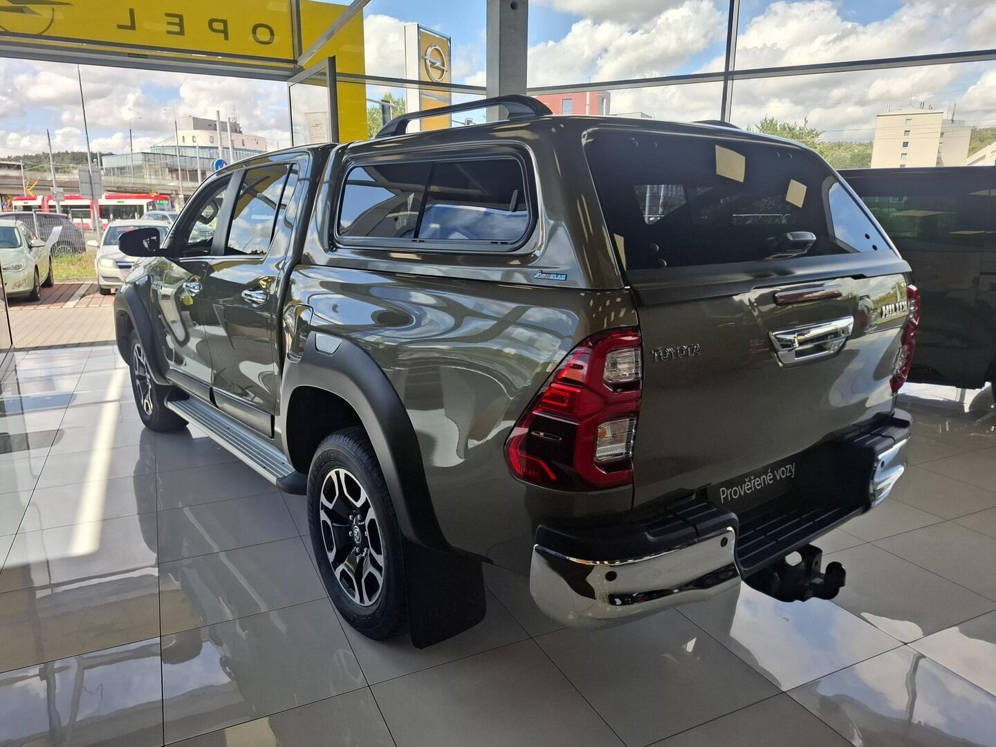 Toyota Hilux, 2.8D-4D 150KW EXecutive AT - fotka 4