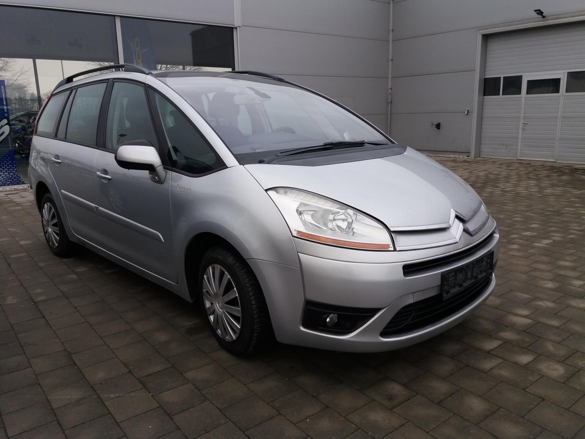 Citroën Grand C4 Picasso, 1.6 16V,7.MÍST,SERV.KNÍŽKA!! - fotka 3