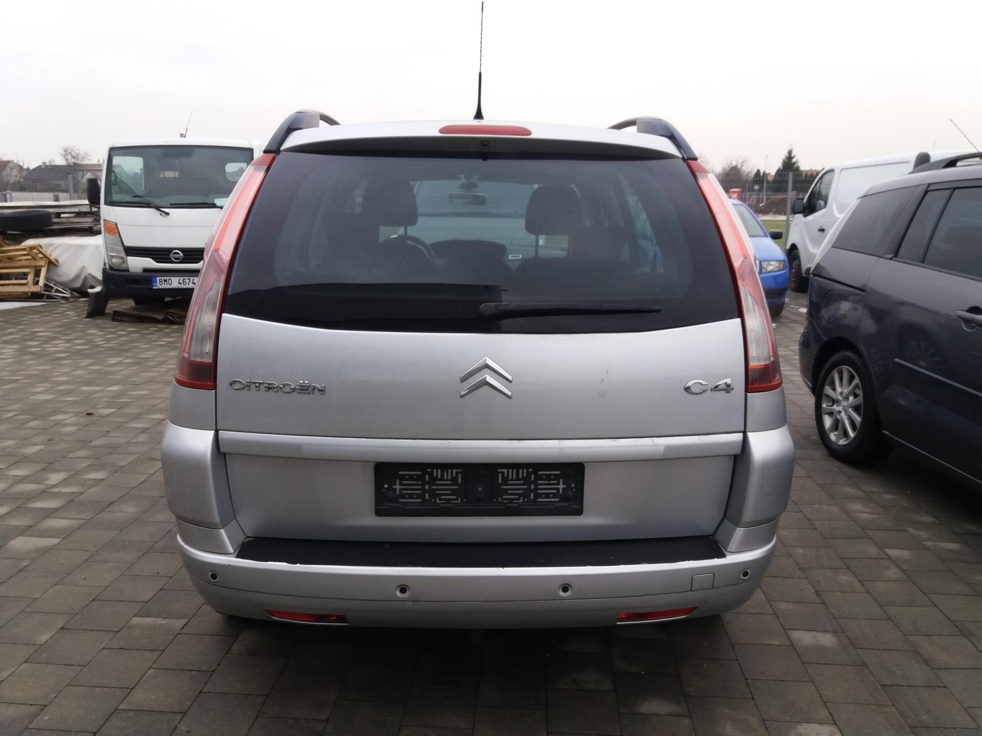Citroën Grand C4 Picasso, 1.6 16V,7.MÍST,SERV.KNÍŽKA!! - fotka 5