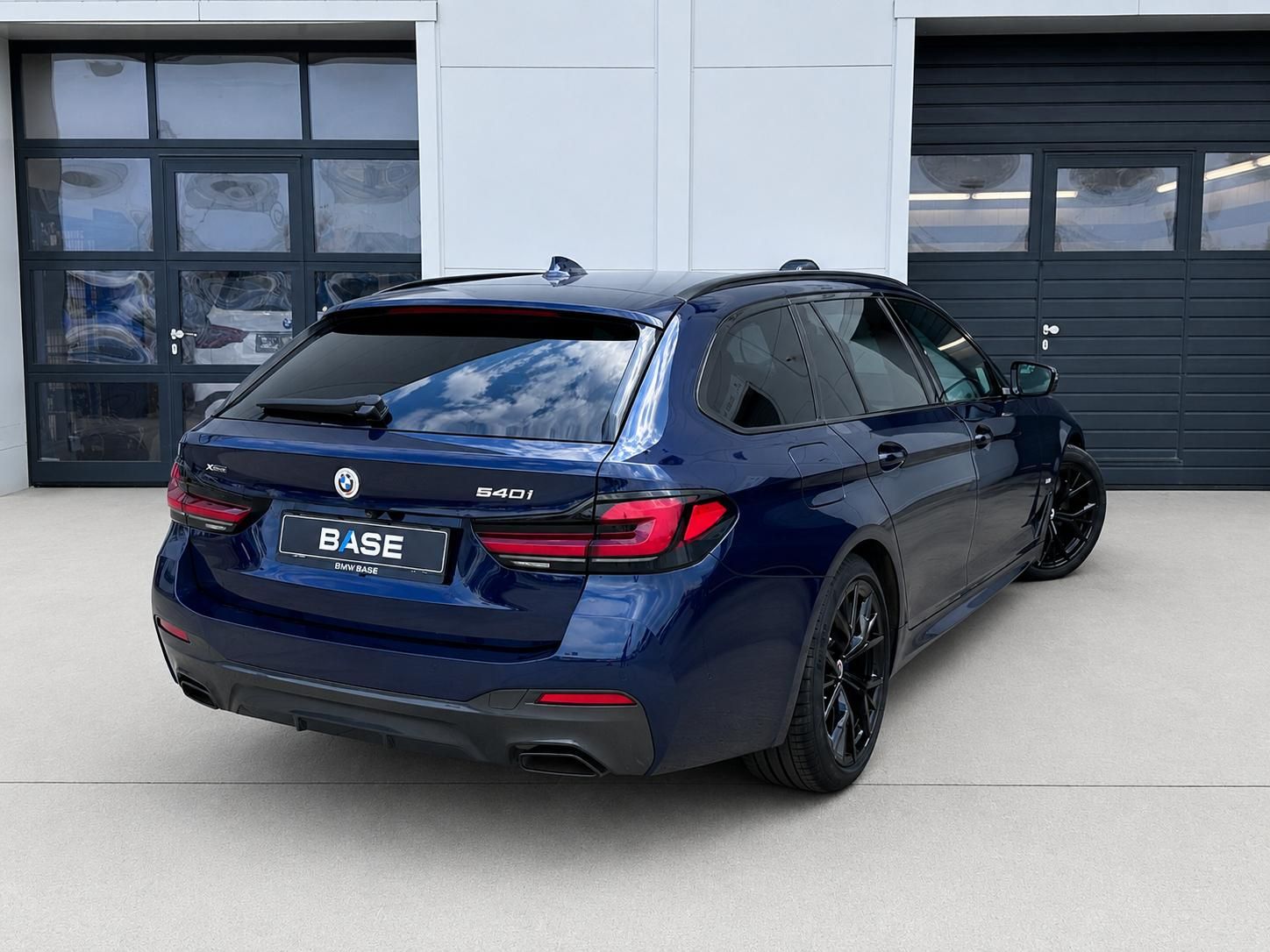 BMW Řada 5, 540i xDrive M-Sport Touring - fotka 5
