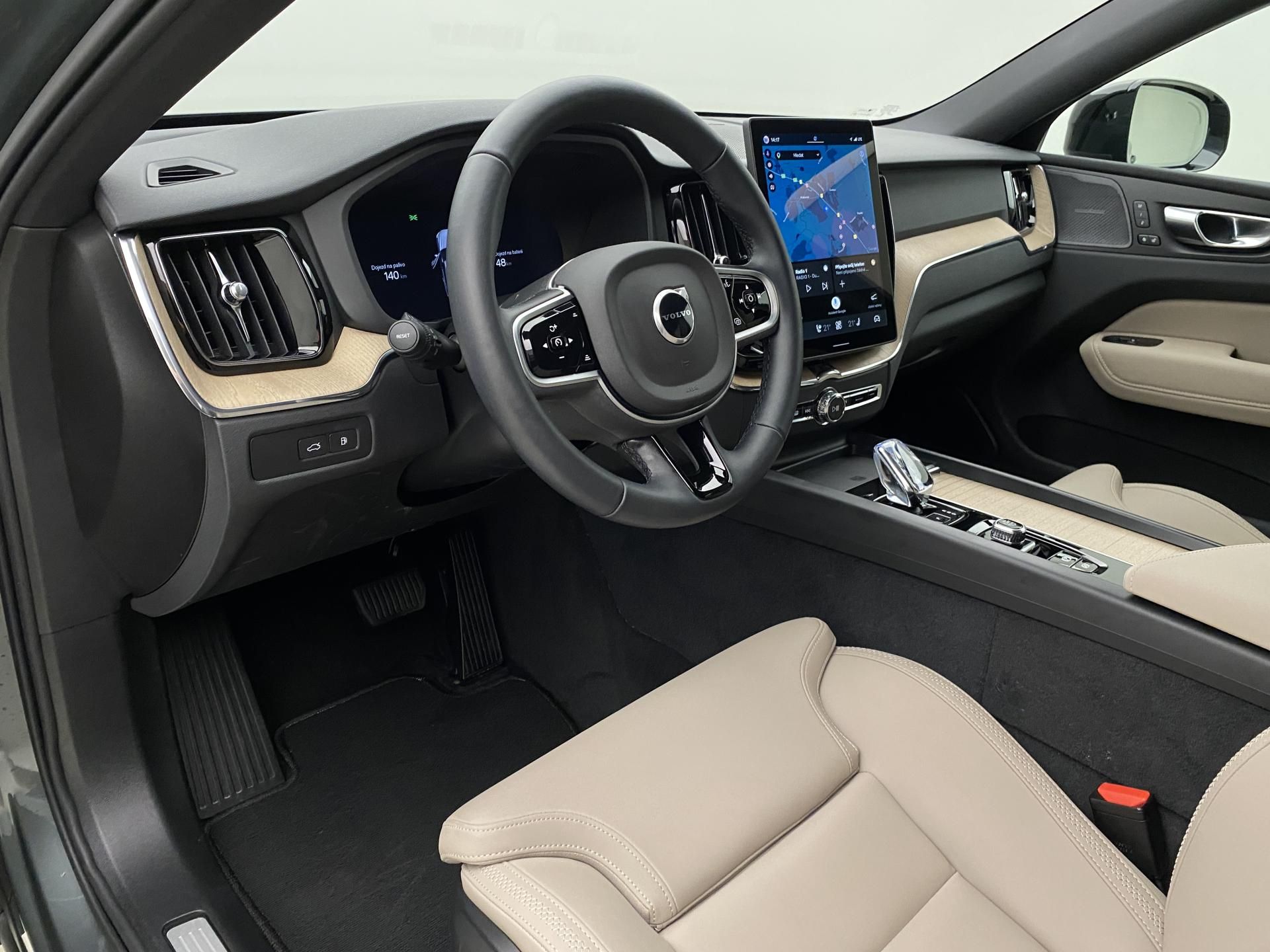 Volvo XC60, T8 AWD RECHARGE PLUS DARK - fotka 4