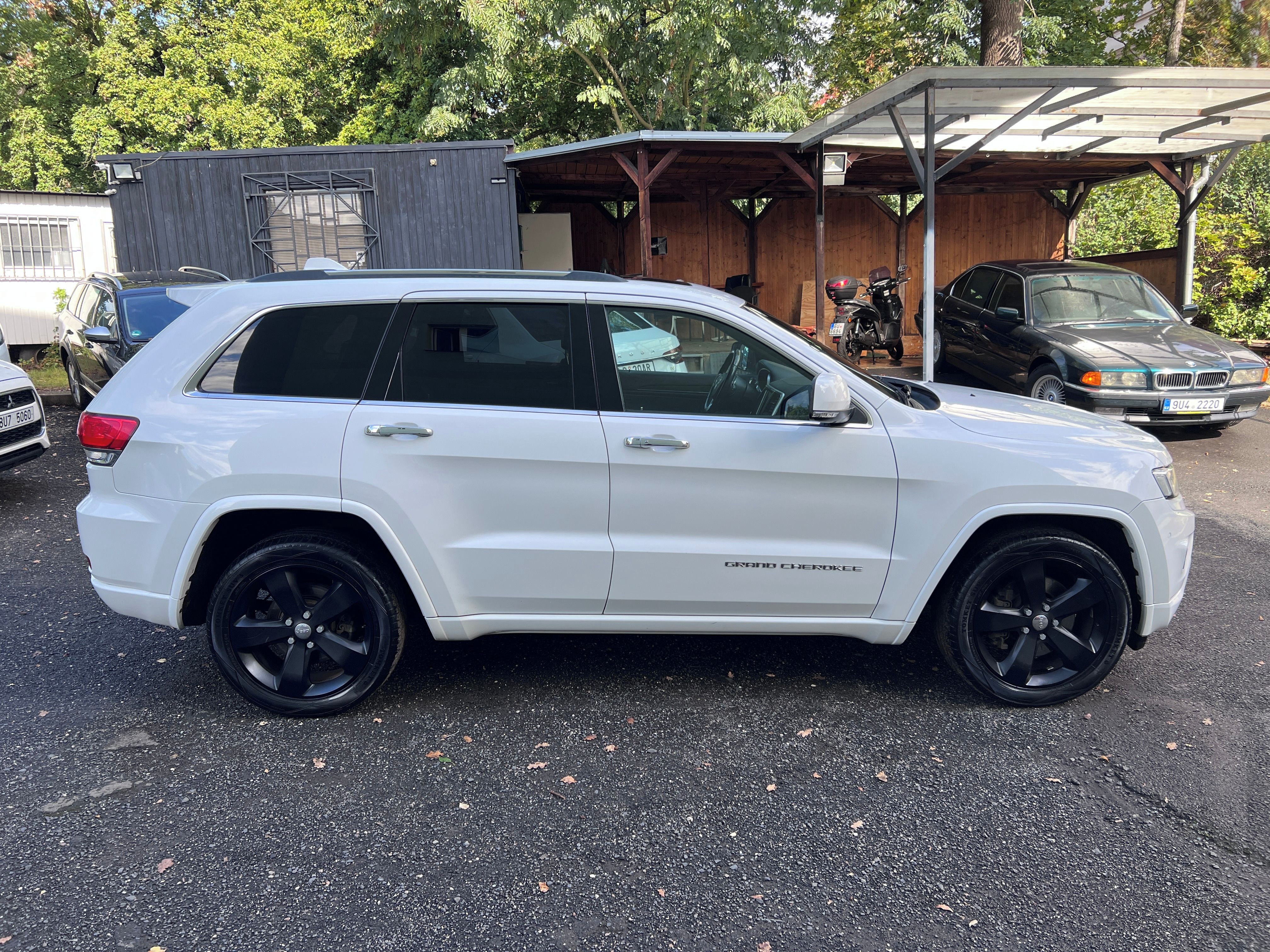 Jeep Grand Cherokee, Overland 3,0 CRDi 184 Kw - fotka 4