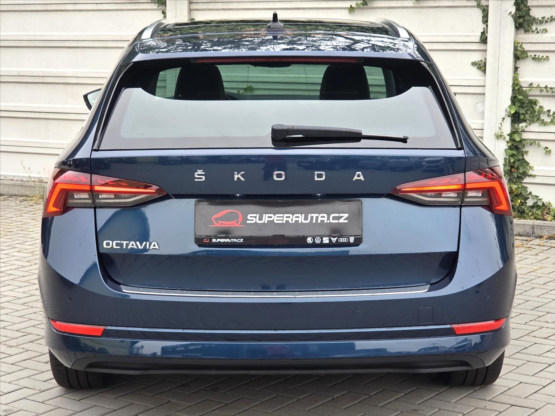 Škoda Octavia, 2,0 TDi DSG Style Tažné z. 1.m - fotka 5