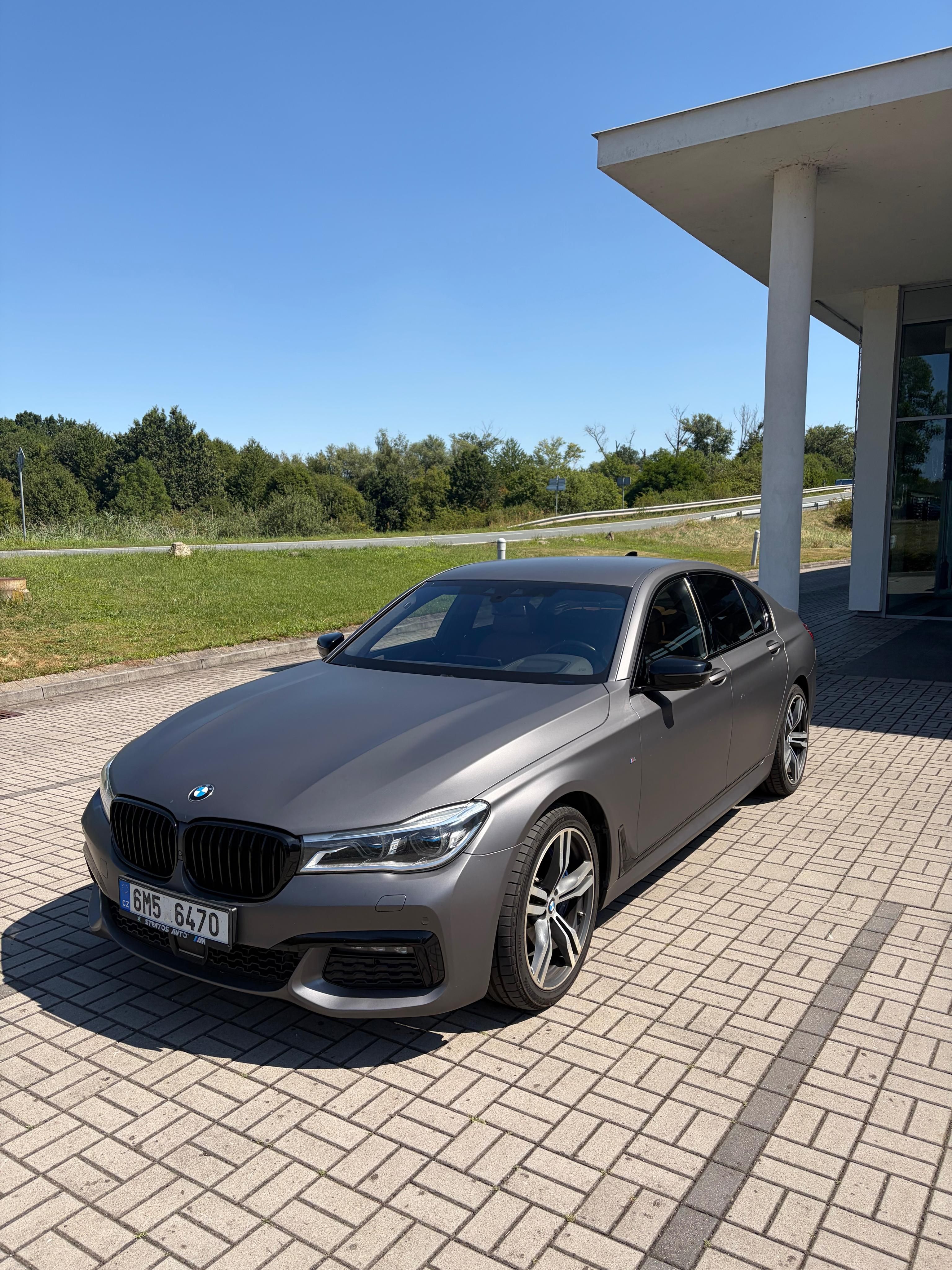 BMW Řada 7, BMW 750i xDrive M Sport - fotka 2