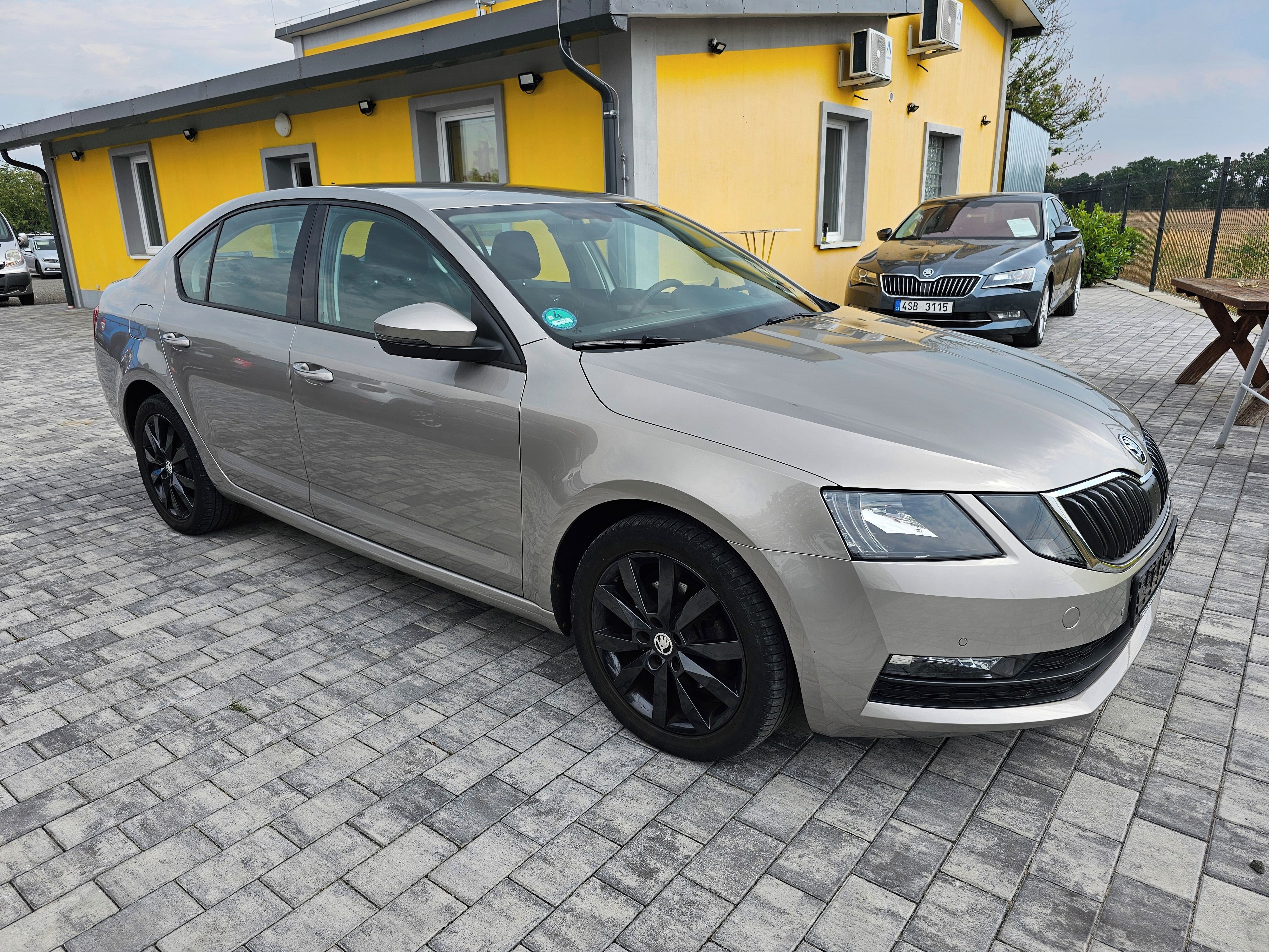 Škoda Octavia, 1.4 TSI 110kw, Webasto, Servis - fotka 3