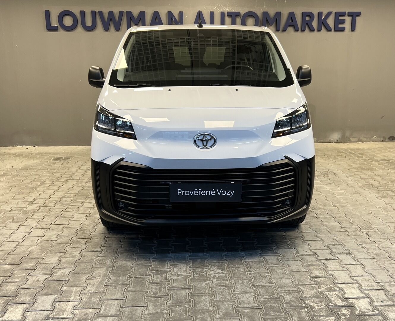 Toyota Proace Verso, 2,0 KOMBI L1 8 MÍST 6MT - fotka 4