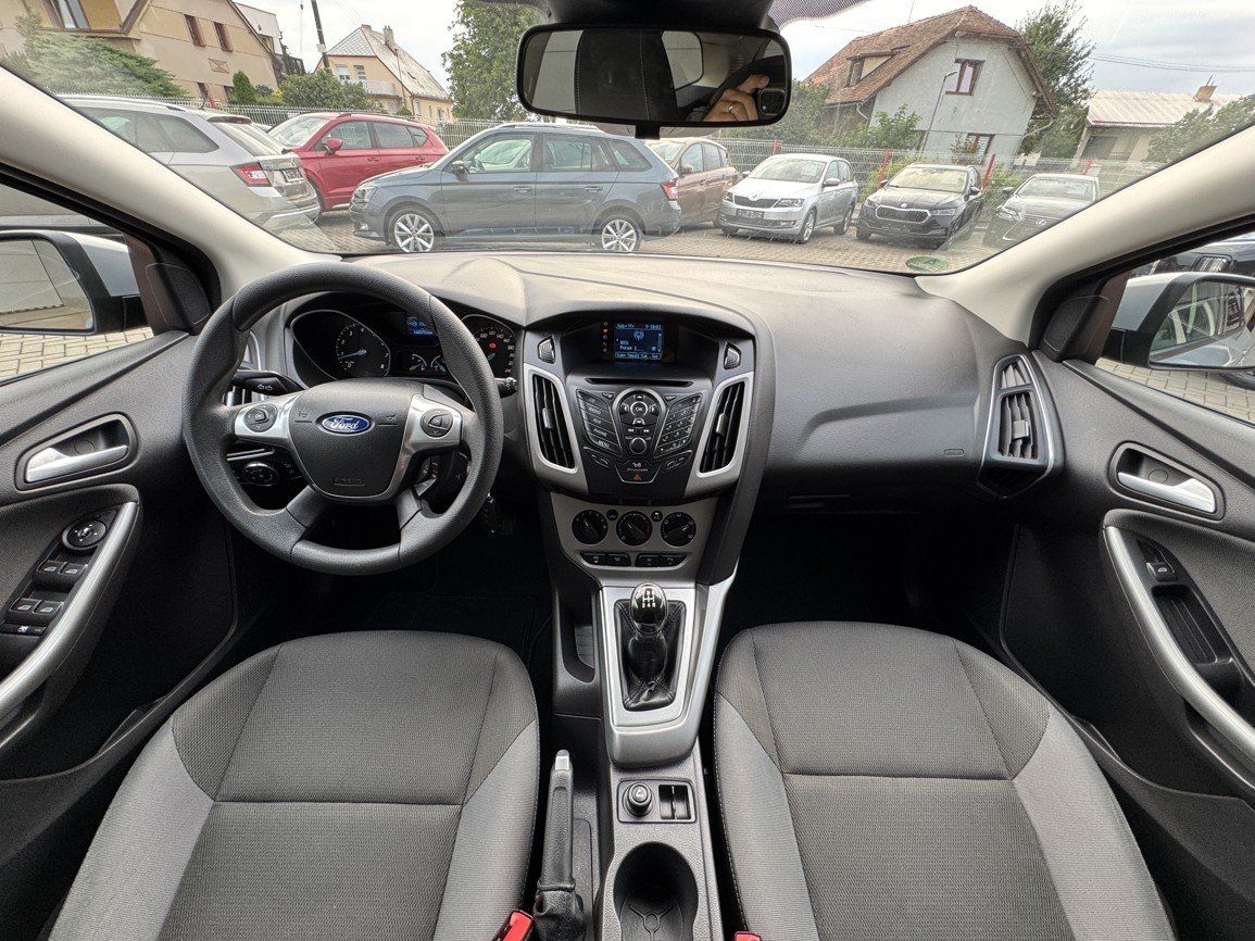 Ford Focus, 1.6Ti-VCT Klima Parkování - fotka 6