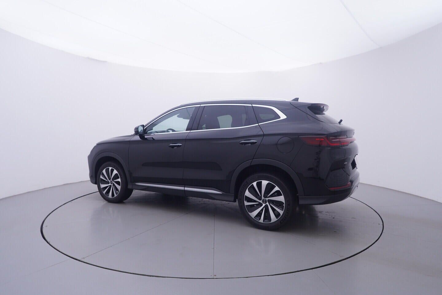 BYD Seal U, Design plg-in hybrid 238 kW - fotka 3