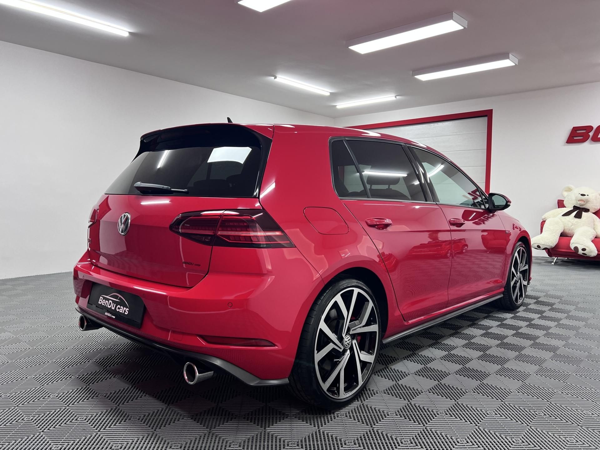 Volkswagen Golf, GTI Performance 180 kW - fotka 4