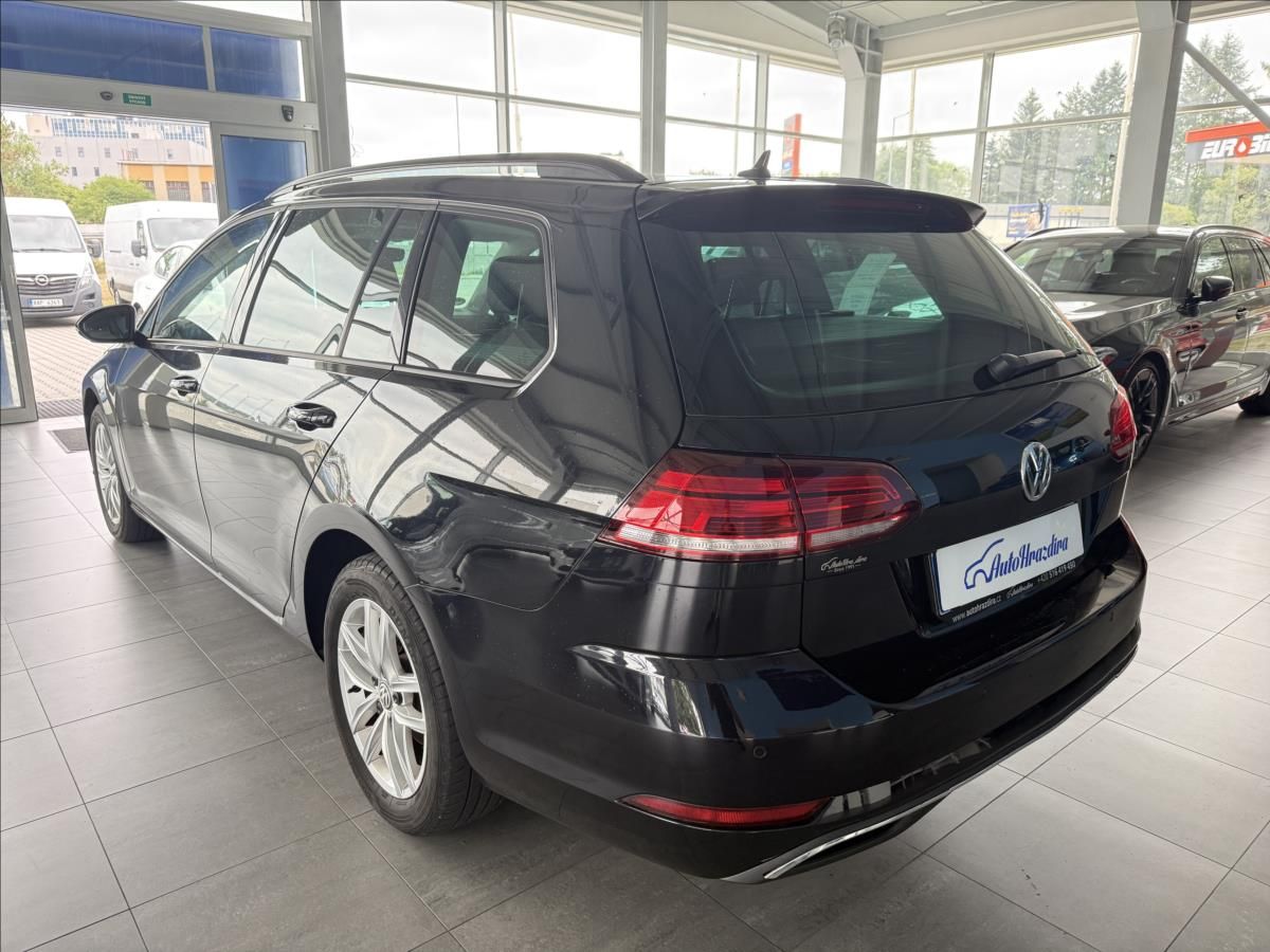 Volkswagen Golf, 1,6   TDI 85kW,1.MAJ,SERVISKA - fotka 4