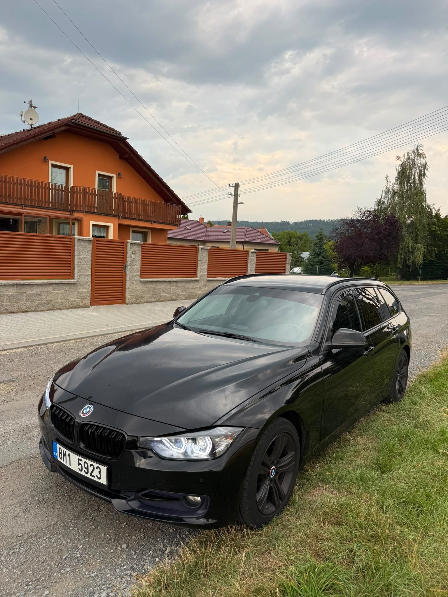 BMW Řada 3, 320d - fotka 2