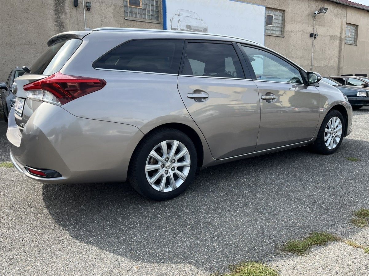 Toyota Auris, 1,8 i 73kW HYBRID EXECUTIVE - fotka 5