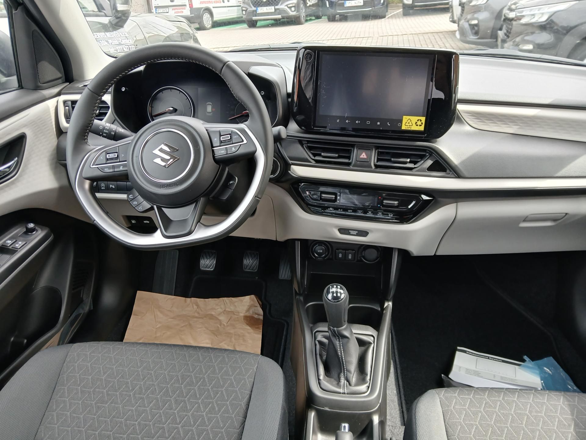 Suzuki Swift, 1,2 PREMIUM ALLGRIP HYBRID - fotka 5