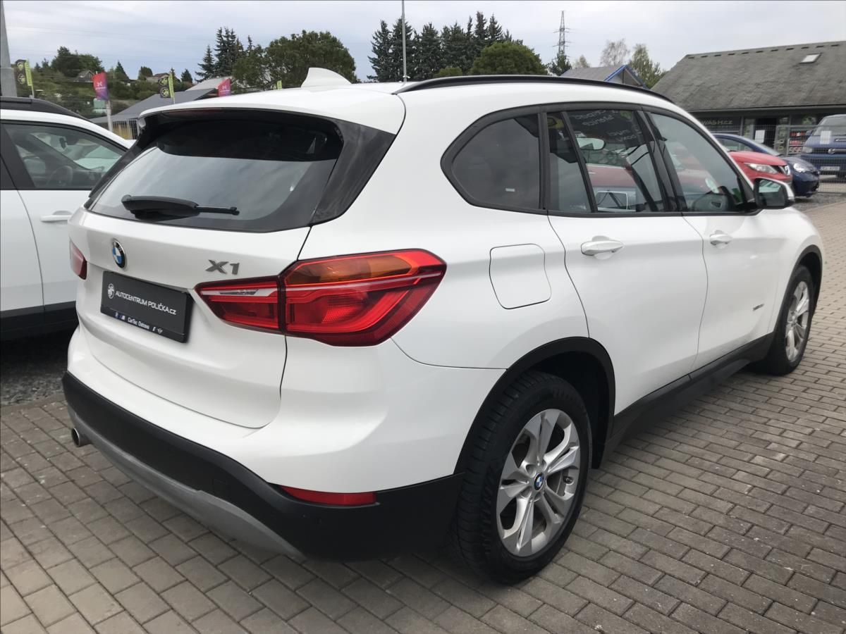 BMW X1, 2,0   XDRIVE 4x4 - fotka 4