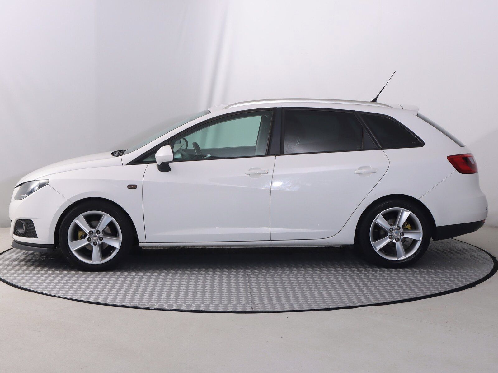 Seat Ibiza, 1.2 TSI, Automat, Serv.kniha - fotka 3