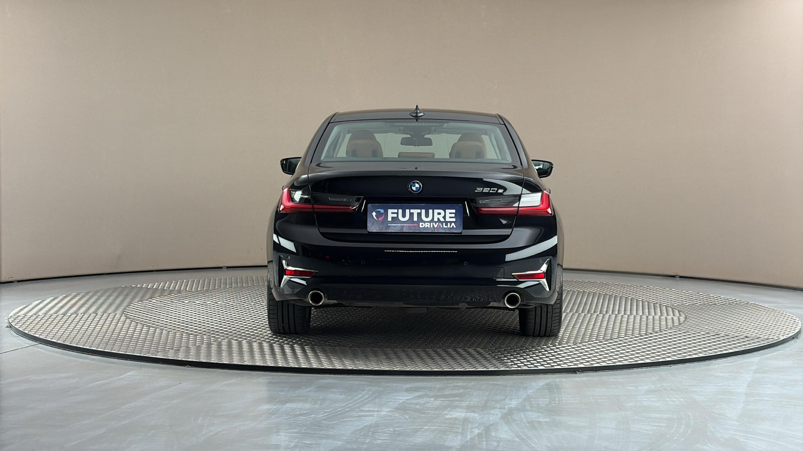 BMW Řada 3, 320e AUT Luxury Line - fotka 5