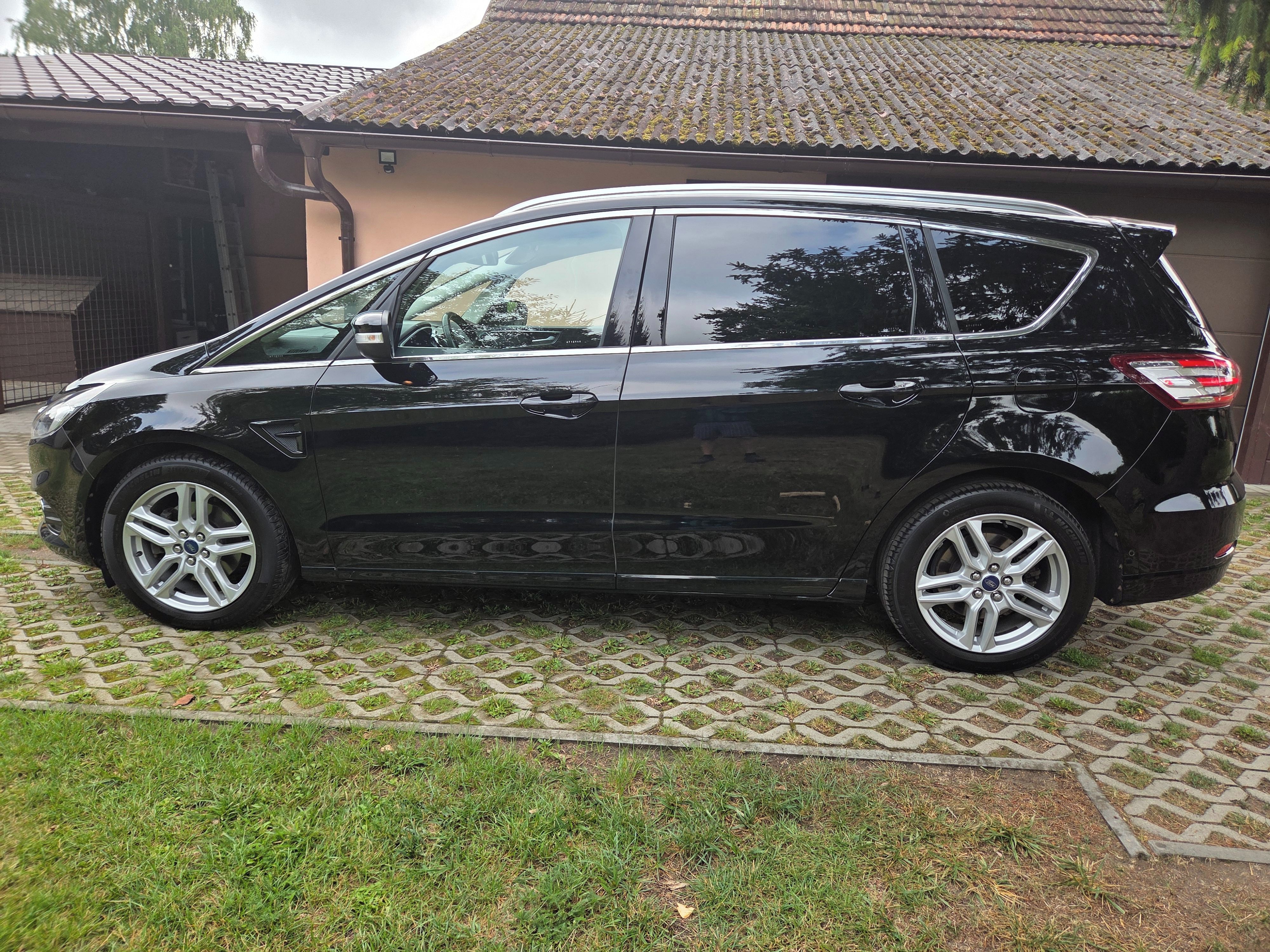 Ford S-MAX, Titanium2.0DuratTDCIservisován - fotka 3