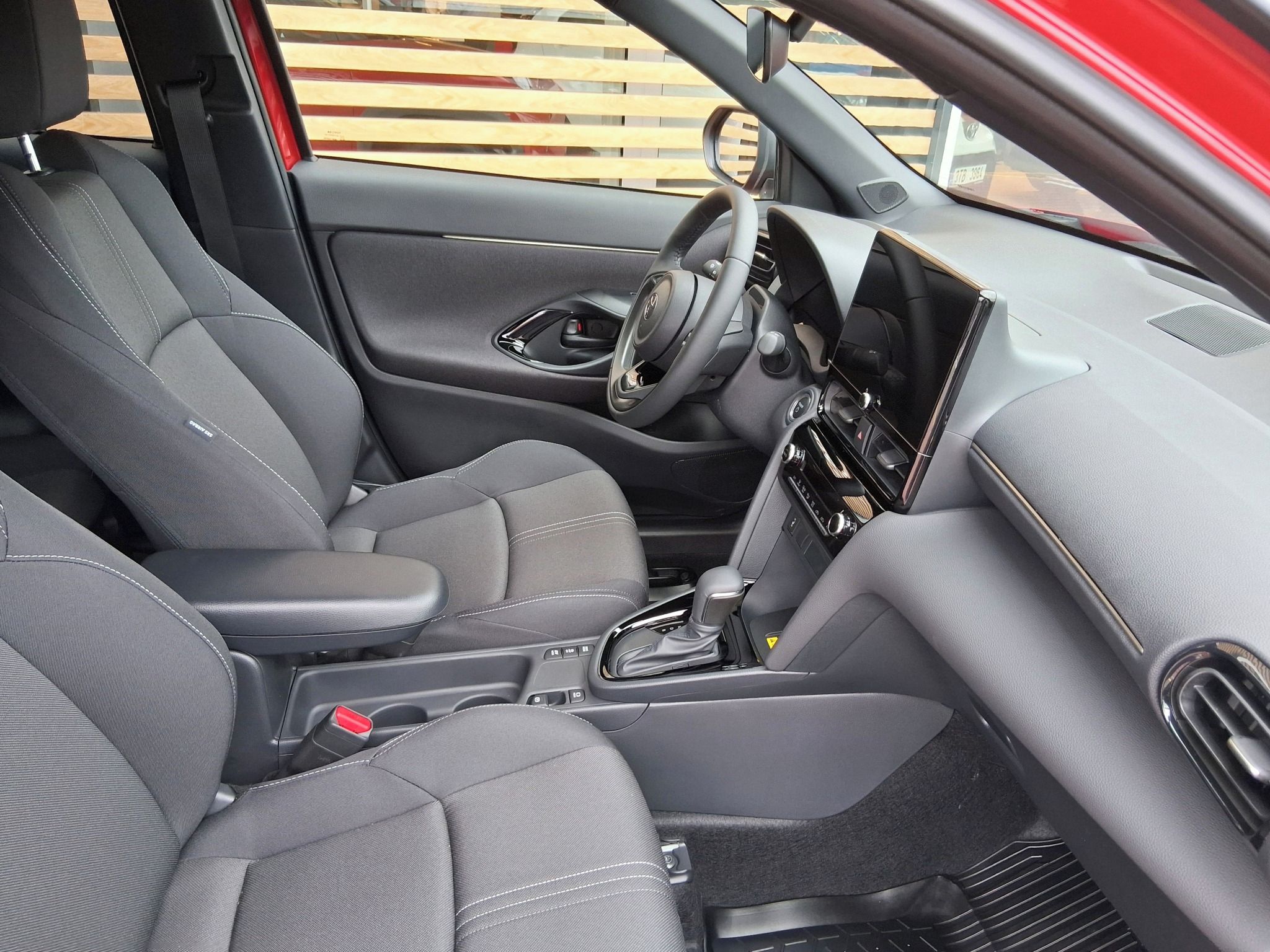 Toyota Yaris Cross, 1,5 HEV 130K STYLE - fotka 4