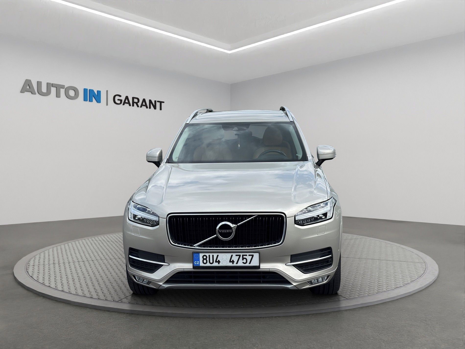 Volvo XC90, D5 AWD MOMENTUM AUT CZ - fotka 2