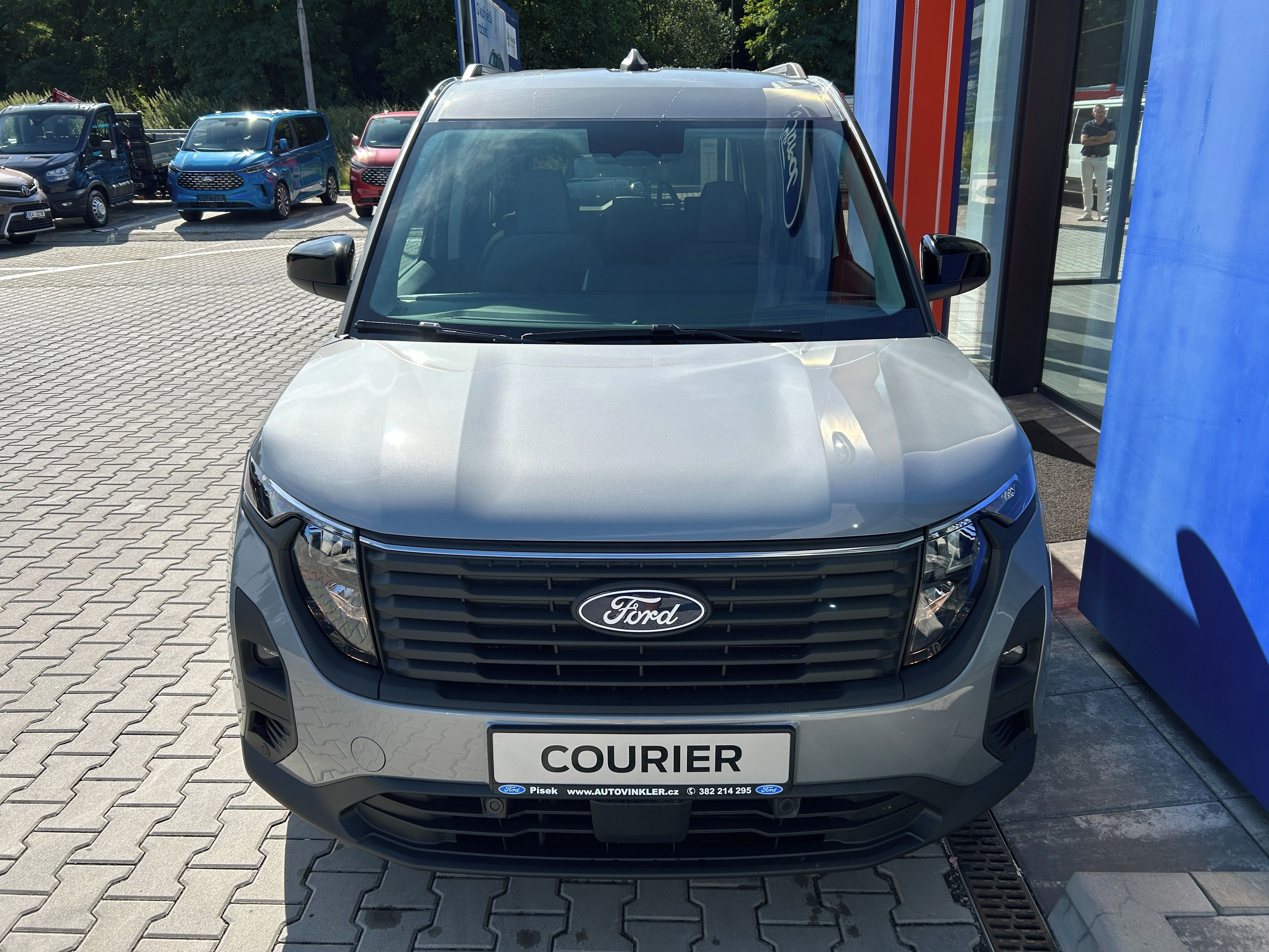 Ford Tourneo Courier, 1.0 EcoBoost 92 kW Titanium L1 - fotka 2
