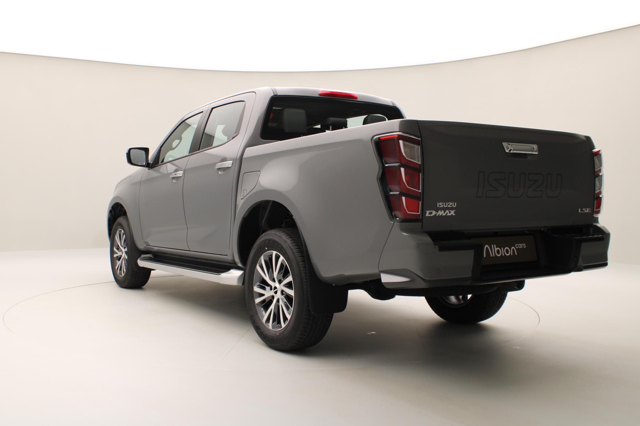 Isuzu D-Max, Double Cab 2,2 LS 4x4 AUT - fotka 3