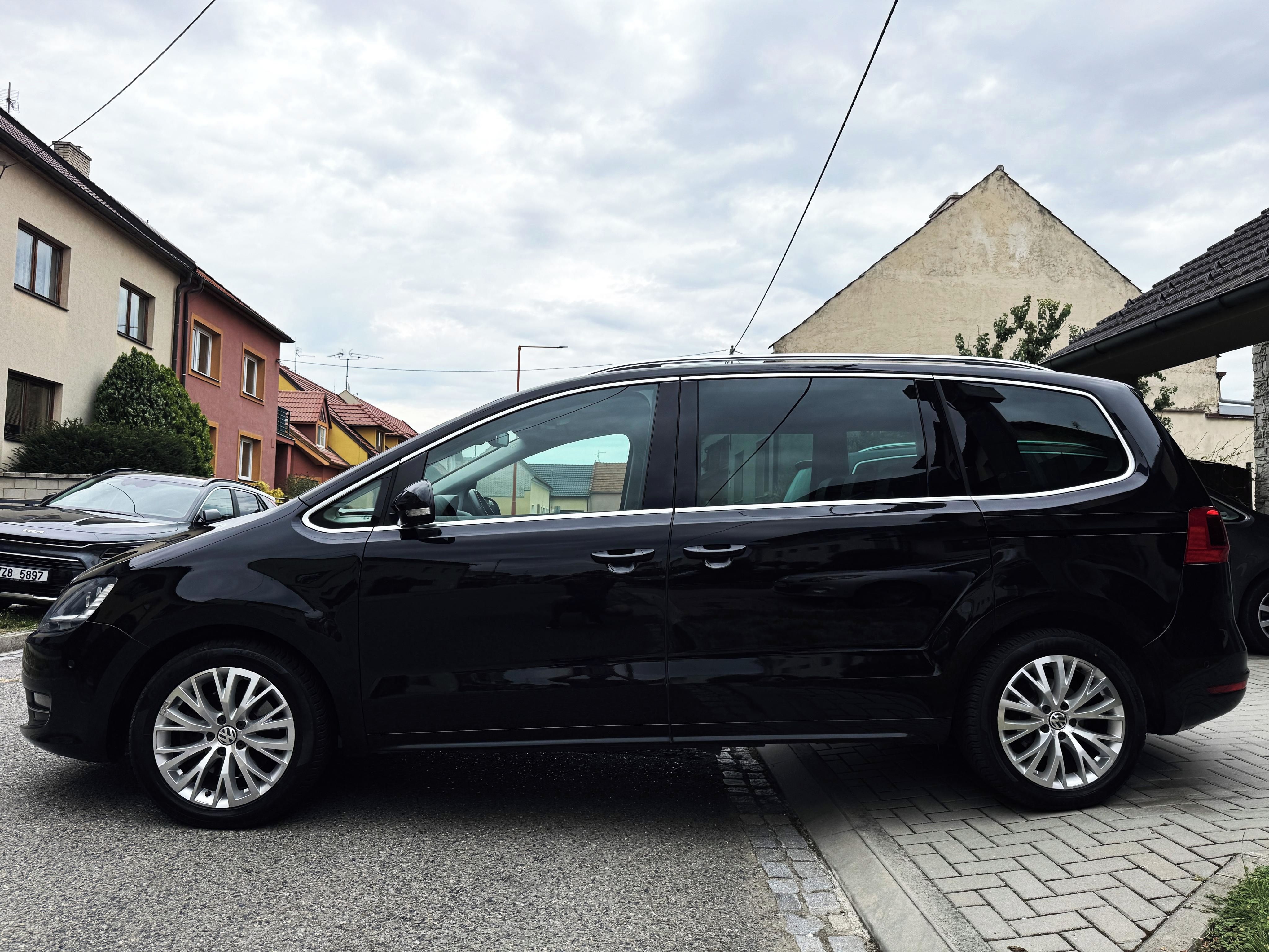 Volkswagen Sharan, 2.0TDI PANORAMA,TAŽNÉ,KAMERA, - fotka 4