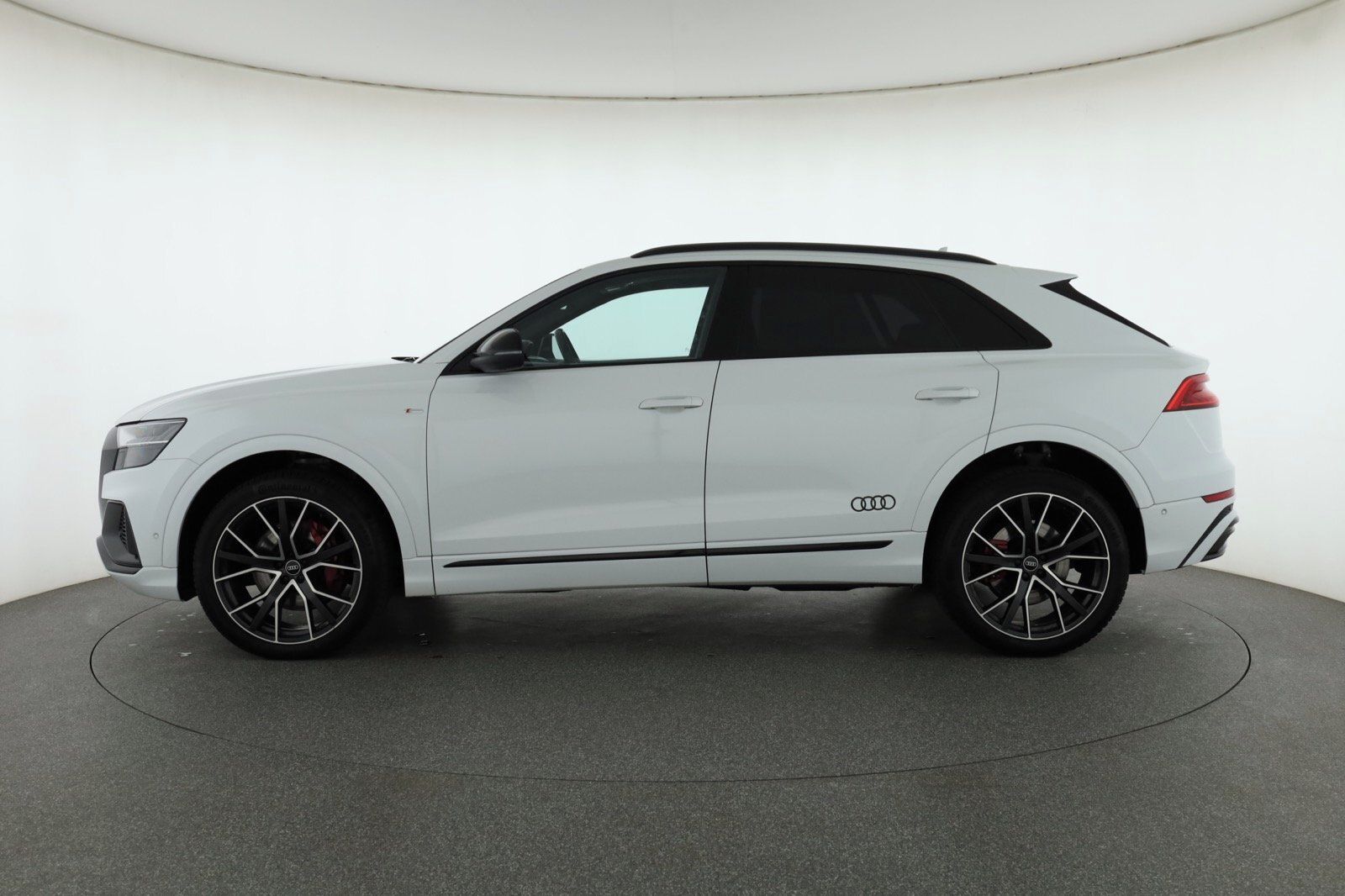 Audi Q8, 50 TDI - fotka 3