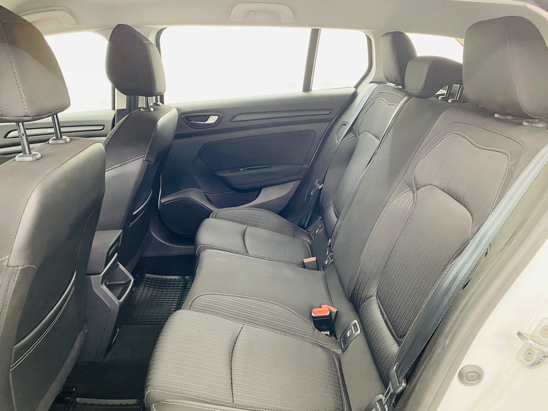 Renault Mégane, 1.3i 75Kw po servise - fotka 6