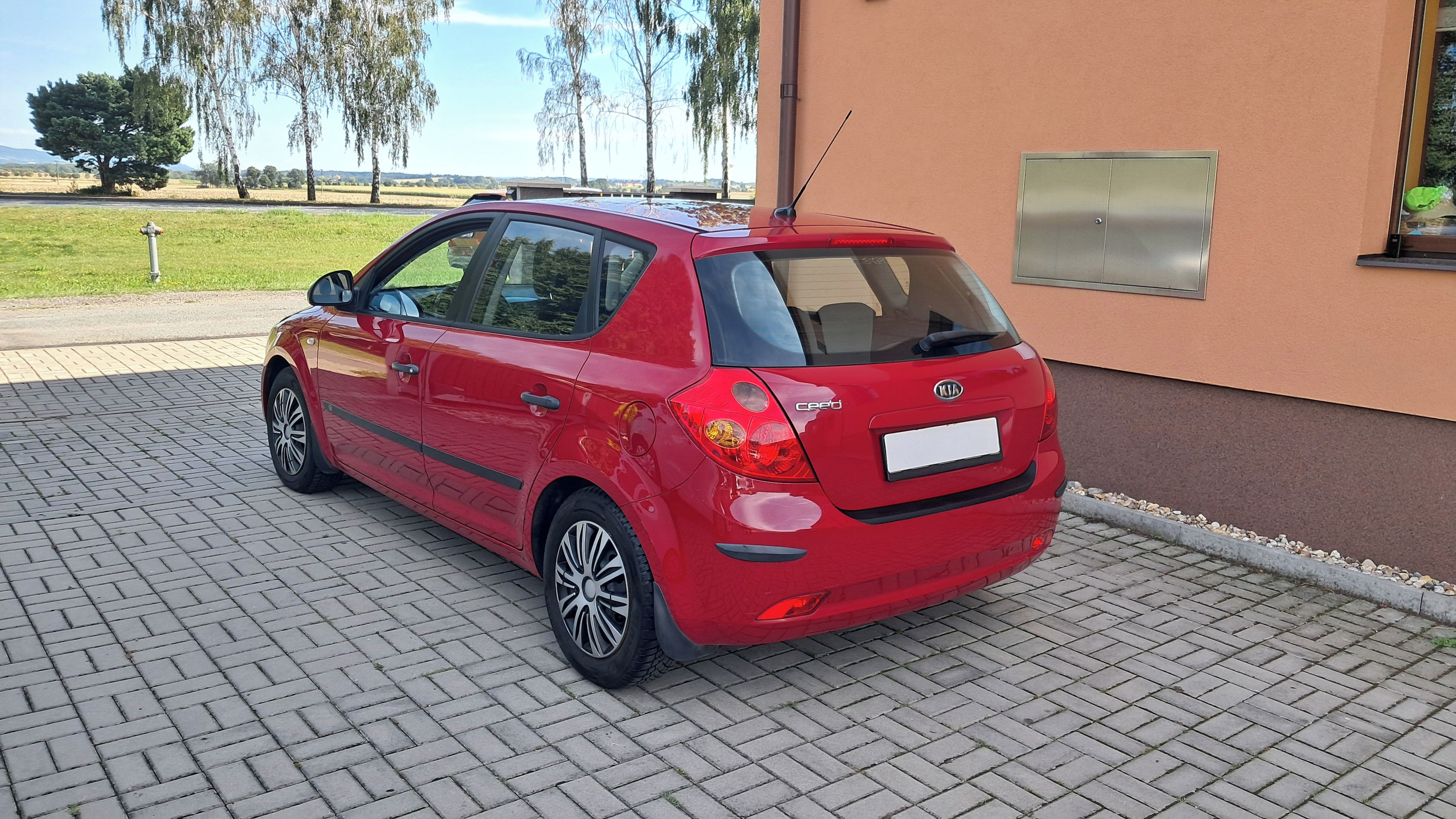 Kia Cee´d, 1.4i / najeto 86 000 km ČR - fotka 5