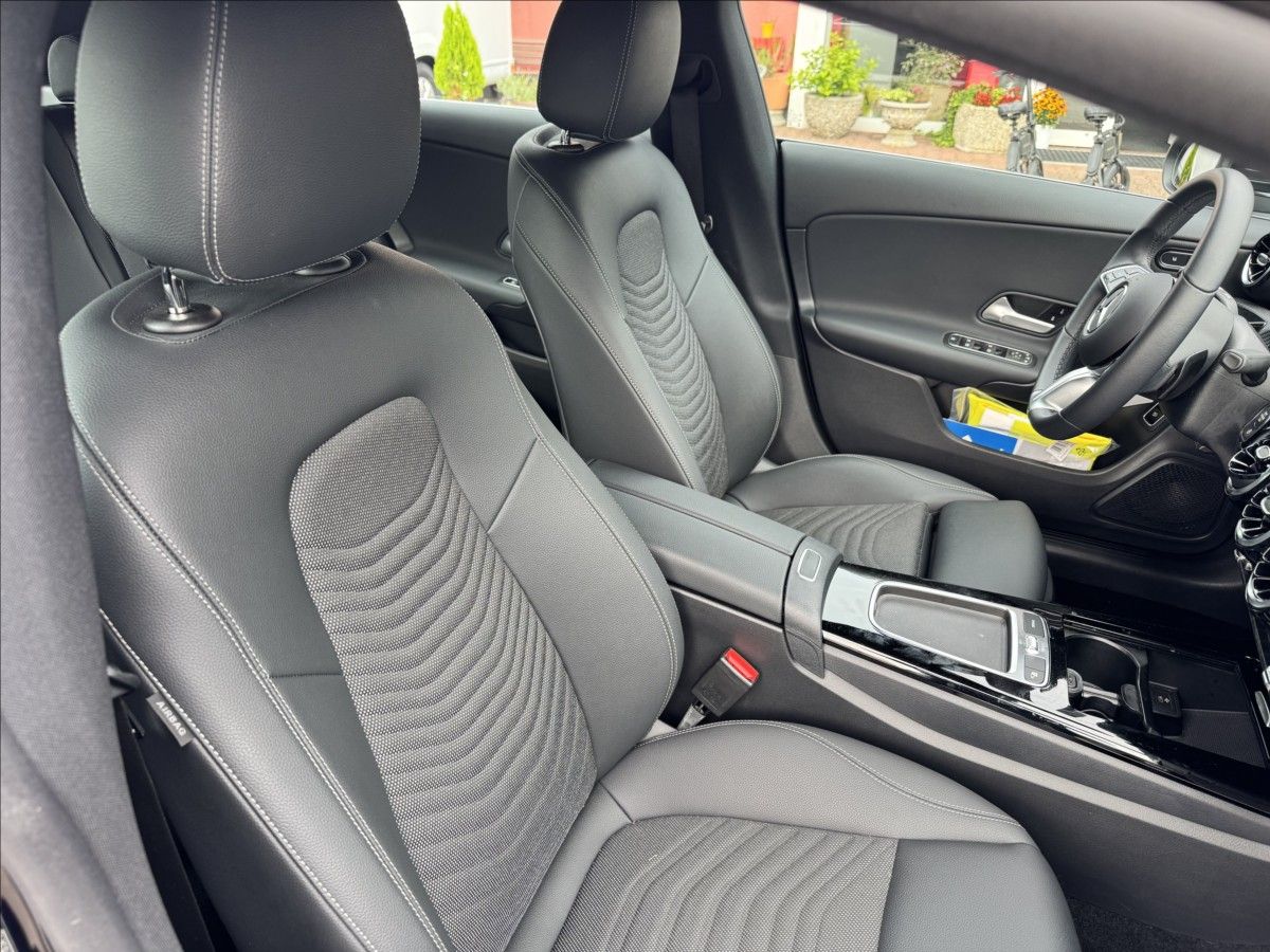 Mercedes-Benz CLA, 1,3   200 - fotka 6