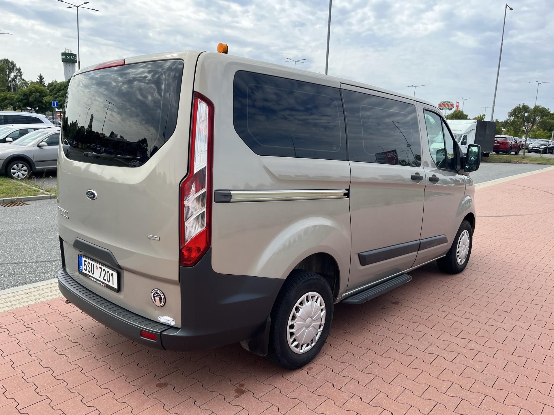 Ford Tourneo Custom, 2.2 TDCi 9 Míst - fotka 5