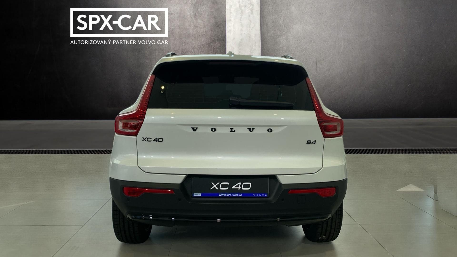 Volvo XC40, PLUS BLACK EDITION, B4 FWD, 14 - fotka 6