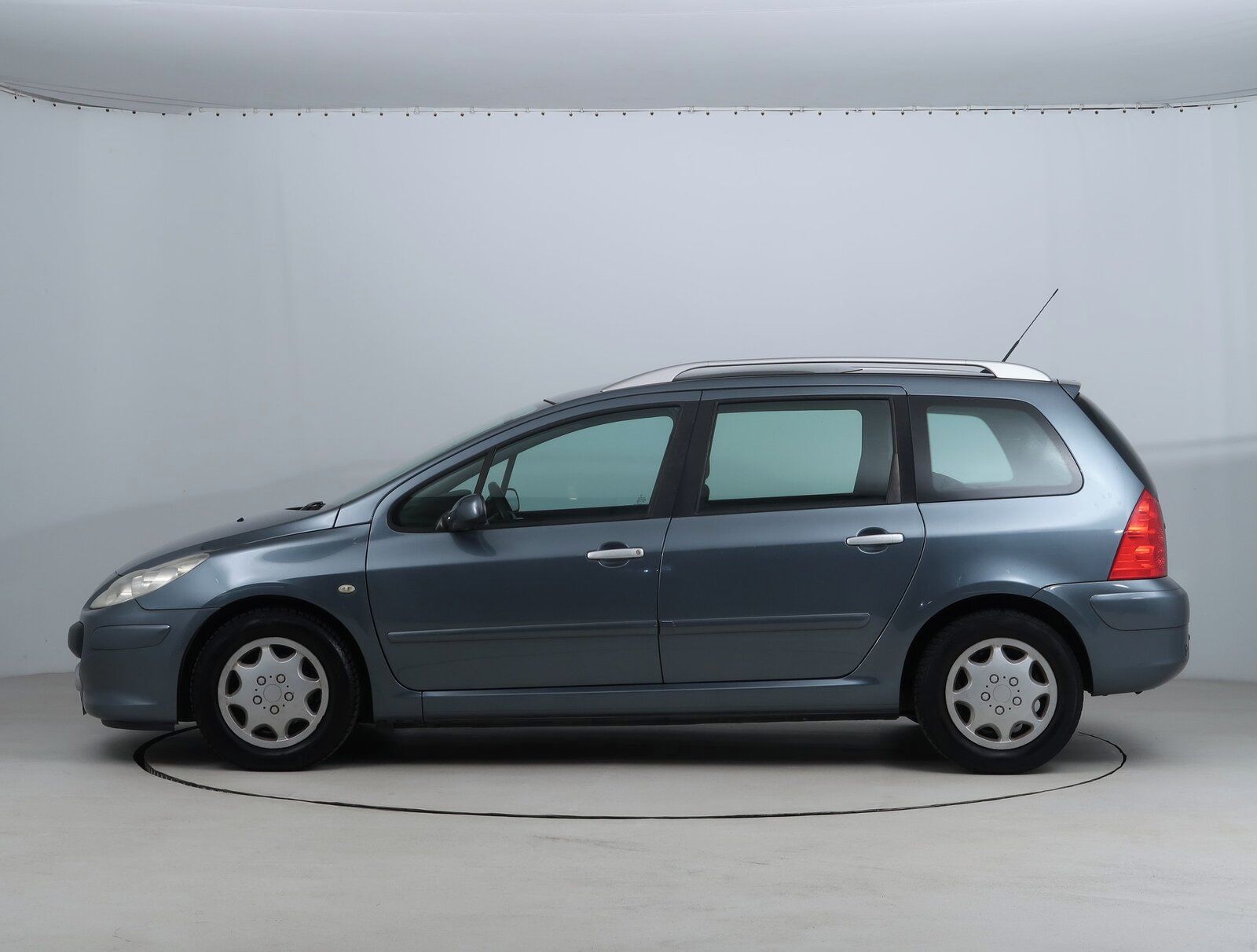 Peugeot 307, 1.6 HDi, 7 míst, Serv.kniha - fotka 3