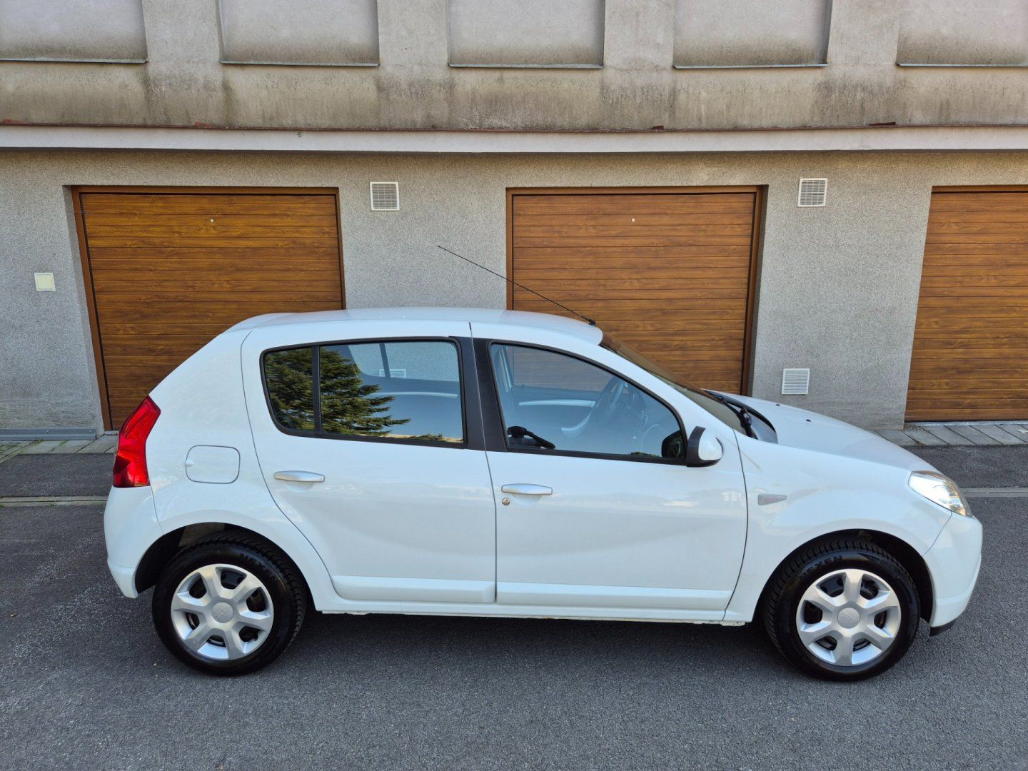 Dacia Sandero, 1.4i 55kW klima Tažné zař. - fotka 6