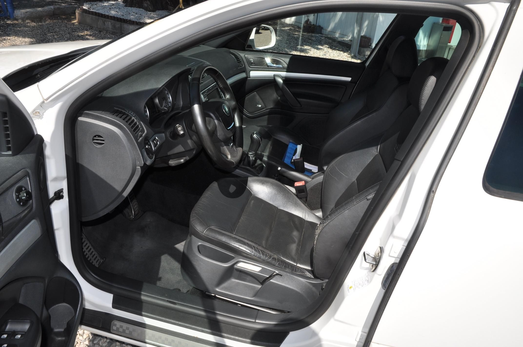 Škoda Octavia, II 2.0TDi 125kW KOMBI RS - fotka 6