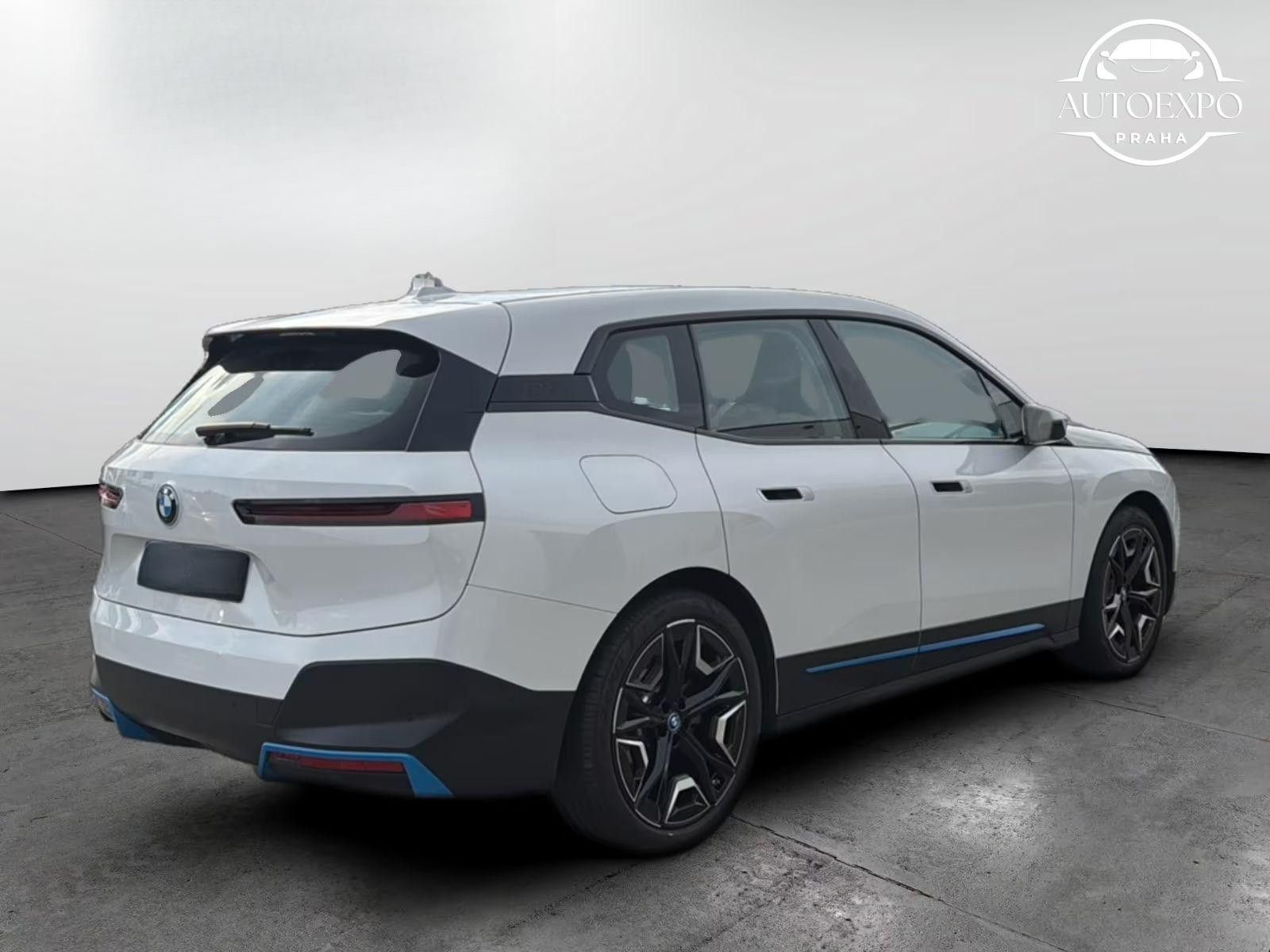 BMW iX, 50 xDrive Kamera* - fotka 4
