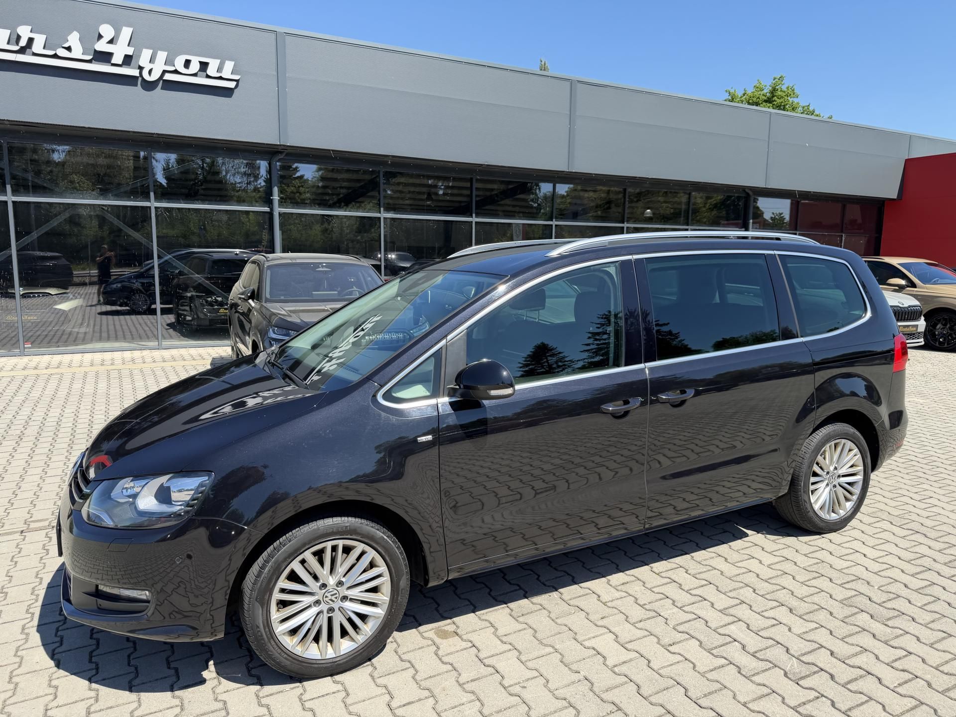 Volkswagen Sharan, 2.0TDI 103kW DSG 7M EL. DVĚŘE - fotka 3