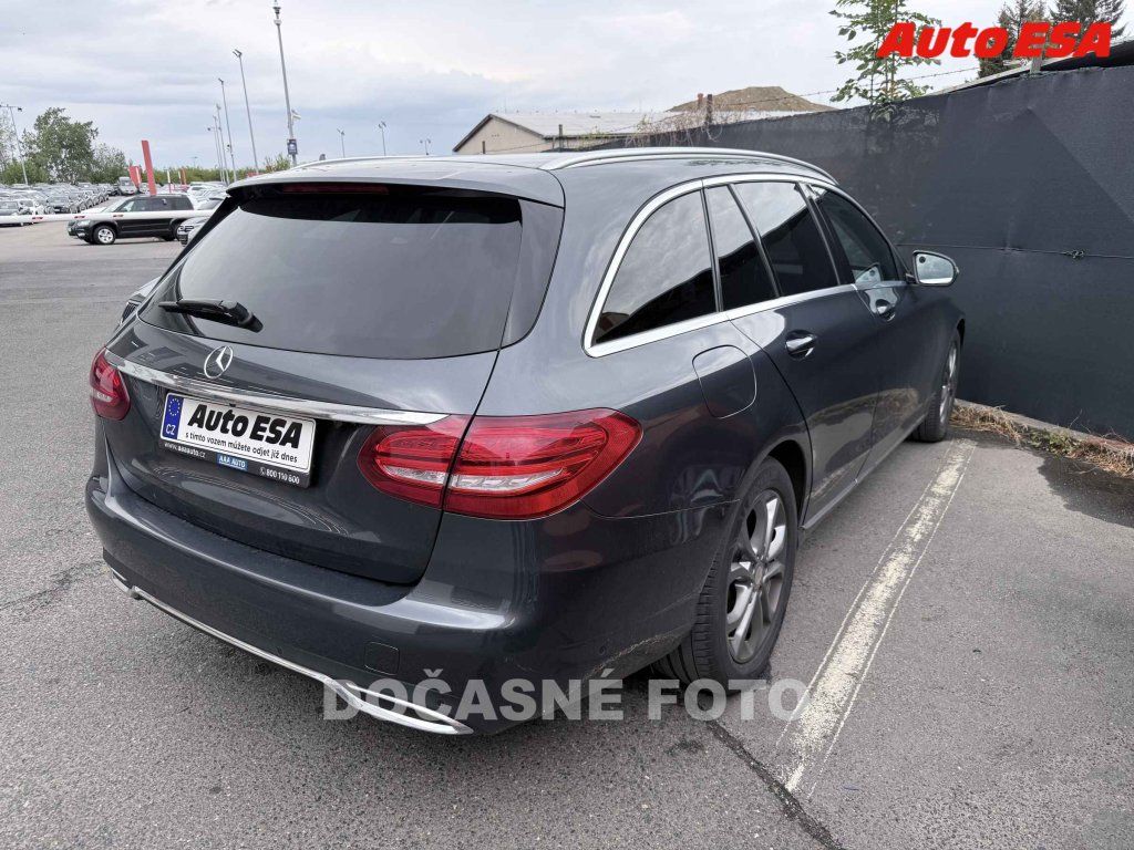 Mercedes-Benz Třídy C, 1.6 - fotka 2