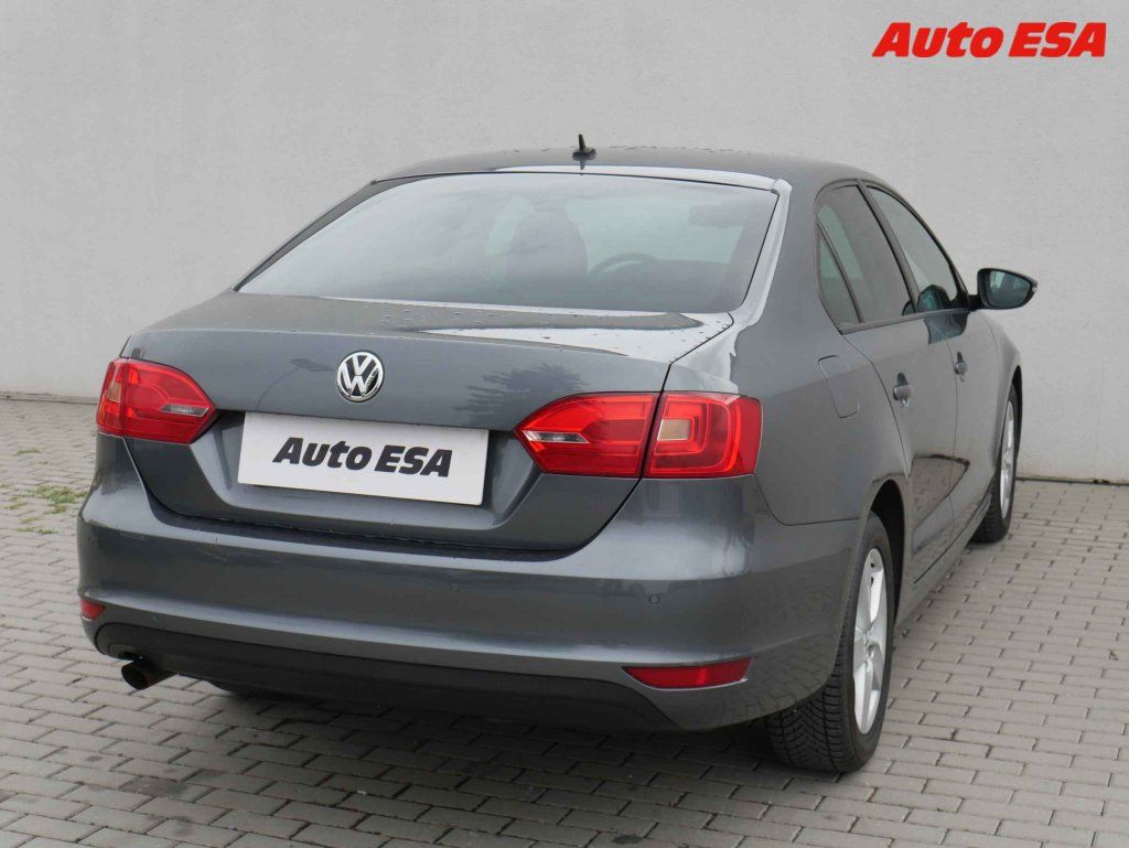 Volkswagen Jetta, 1.2TSI,ČR - fotka 4
