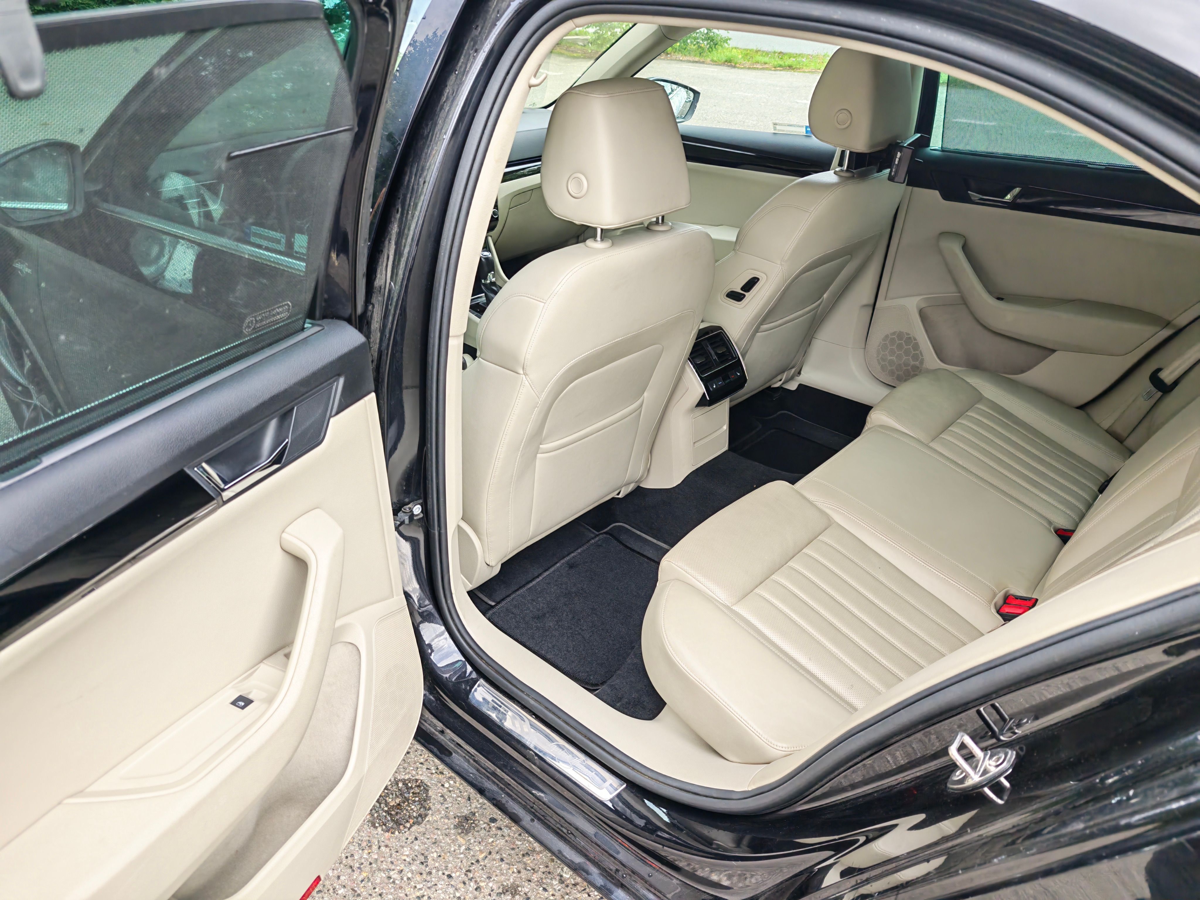 Škoda Superb, 2.0TDi L&K DSG Panorama Nez.T. - fotka 6