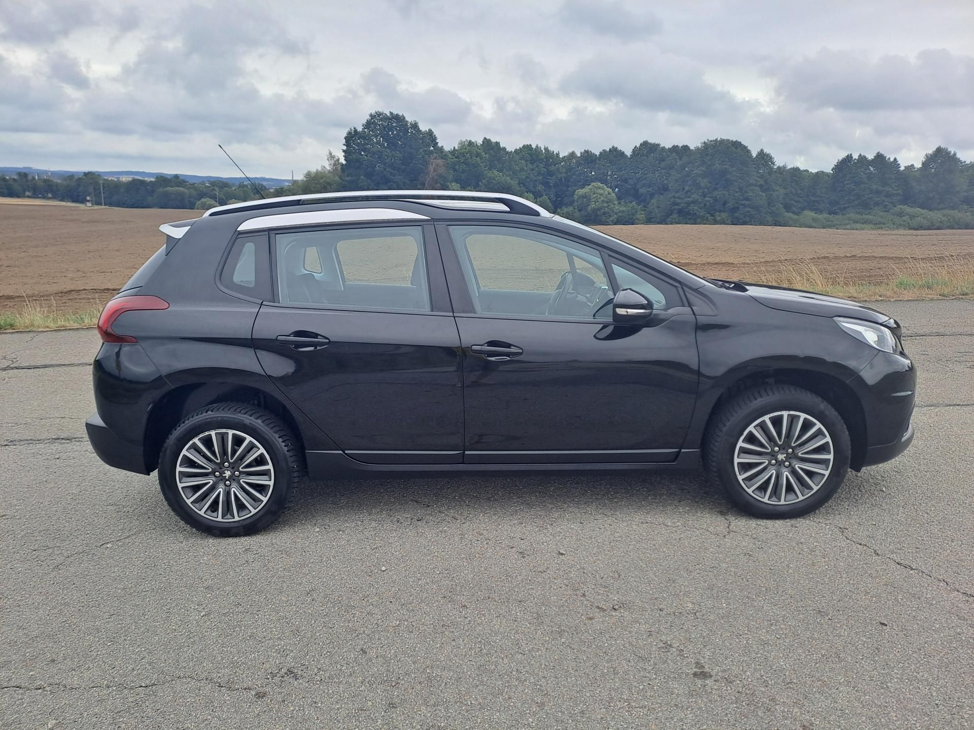 Peugeot 2008, 1.2  1. MAJITEL ČR PĚKNÝ STAV - fotka 4