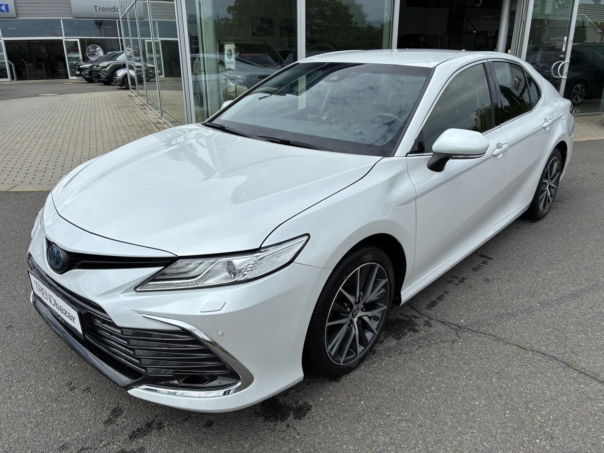 Toyota Camry, 2,5Hybrid Executive - fotka 2