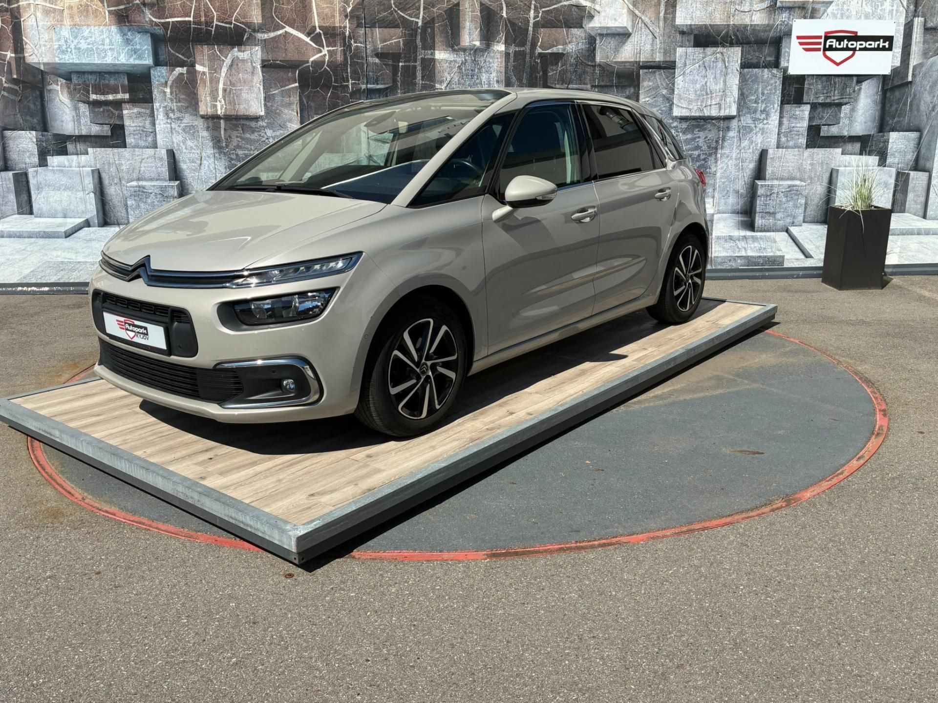 Citroën C4 Picasso, 1.6HDi,88KW,MASÁŽ, BLIS, 1.MAJ - fotka 3
