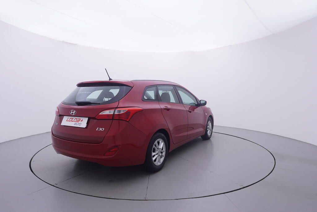 Hyundai i30, Trikolor 1.6 GDi 88 kW - fotka 5