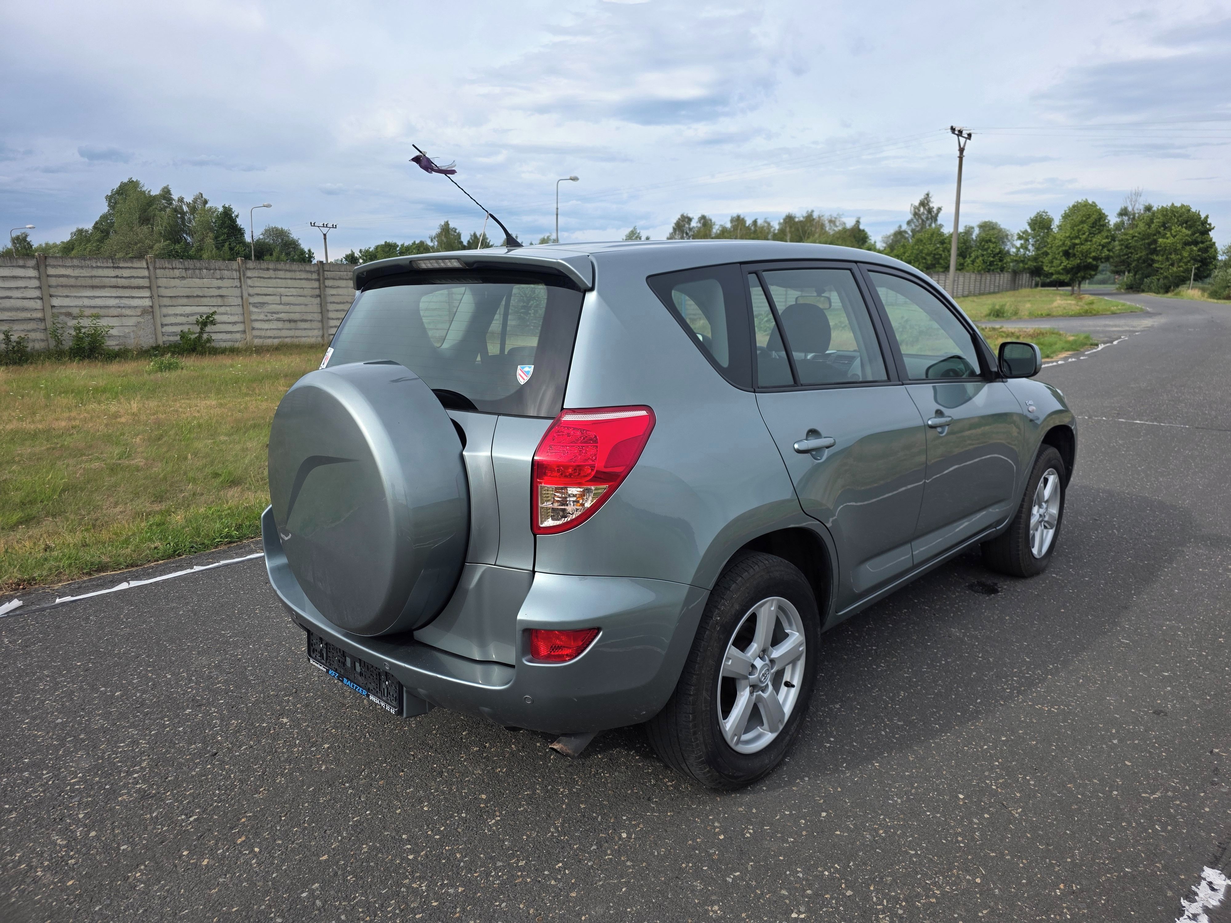 Toyota Rav4, 2.2 D 100kW 2. Majitel - fotka 3