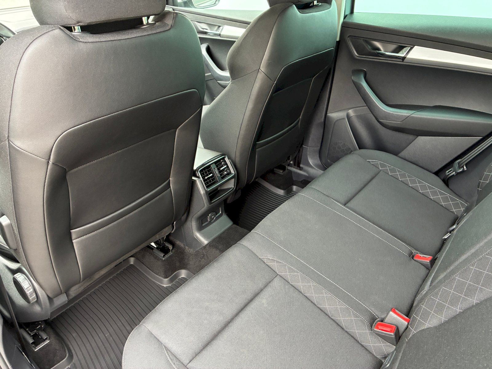 Škoda Karoq, 1,5 TSI / 110 kW Drive 125 Let - fotka 6