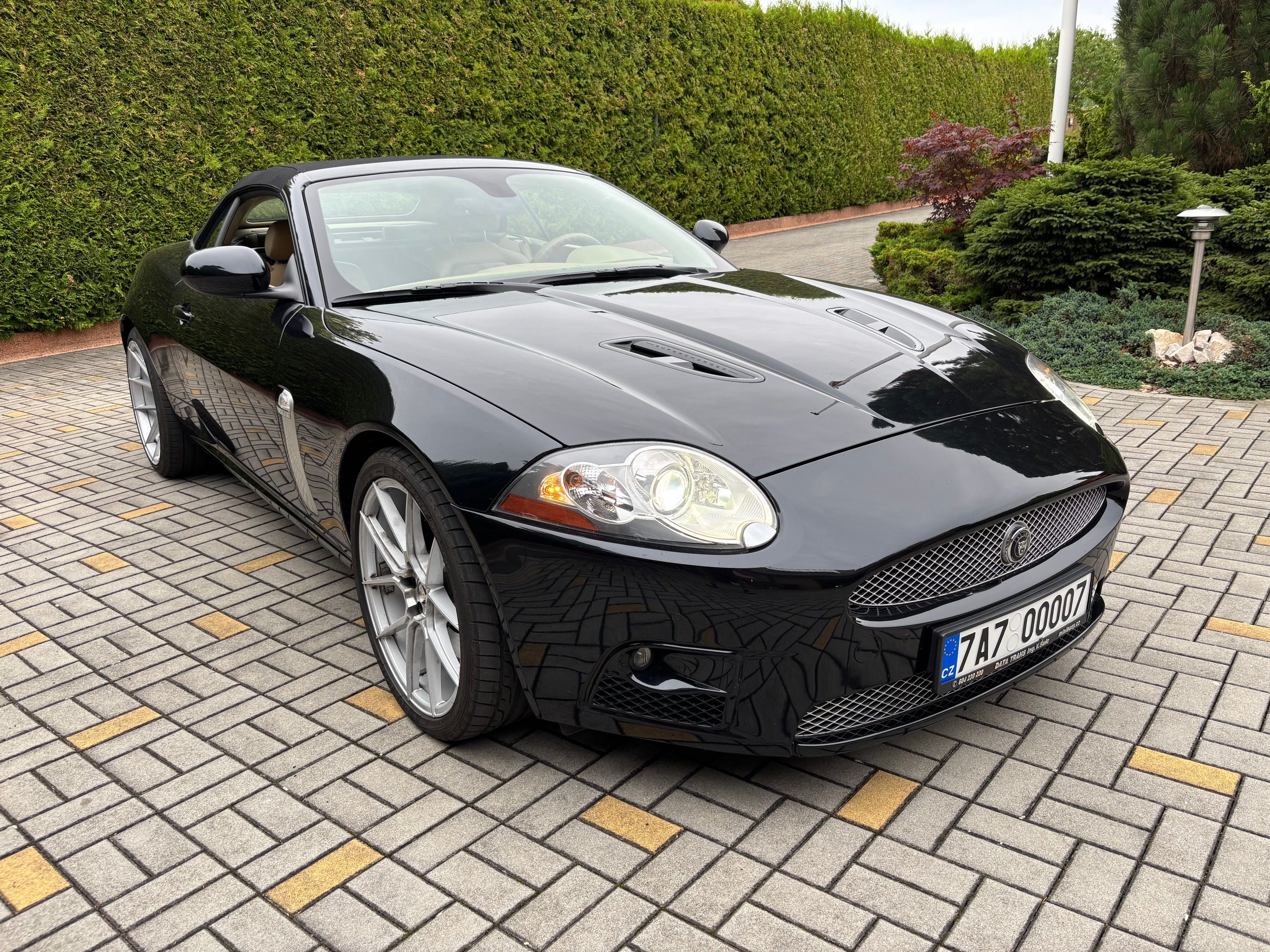 Jaguar XKR, krásné rychlé auto - fotka 2